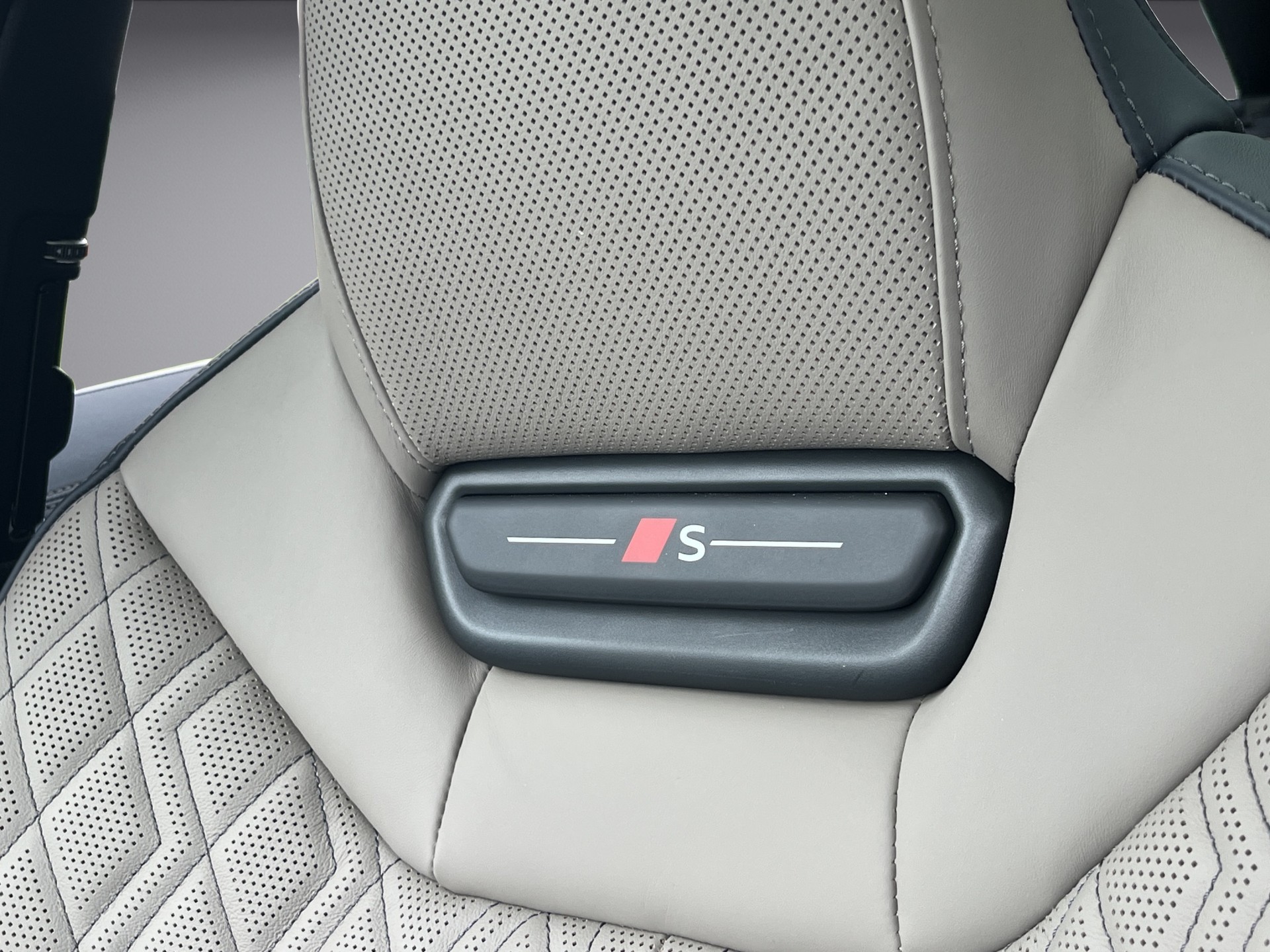 AUDI A6 Avant TFSI quattro 270 kW S tronic*Audi Exclusive, Panodach, S-Sportsitze PLUS, (5-Jahre Garantie)-image-27