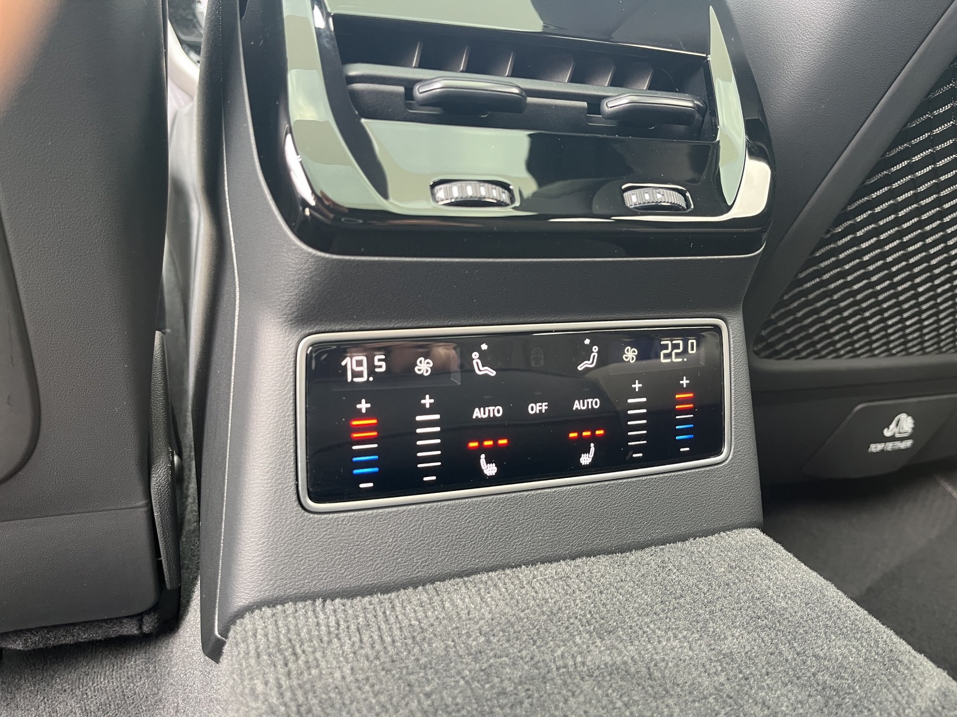 AUDI A6 Avant TFSI quattro 270 kW S tronic*Audi Exclusive, Panodach, S-Sportsitze PLUS, (5-Jahre Garantie)-image-14