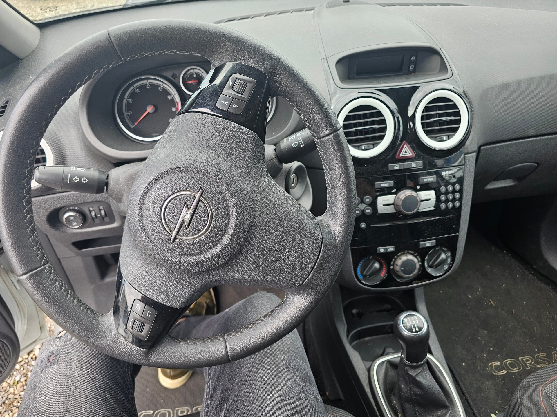 OPEL Corsa 1.4 TP Enjoy-image-10