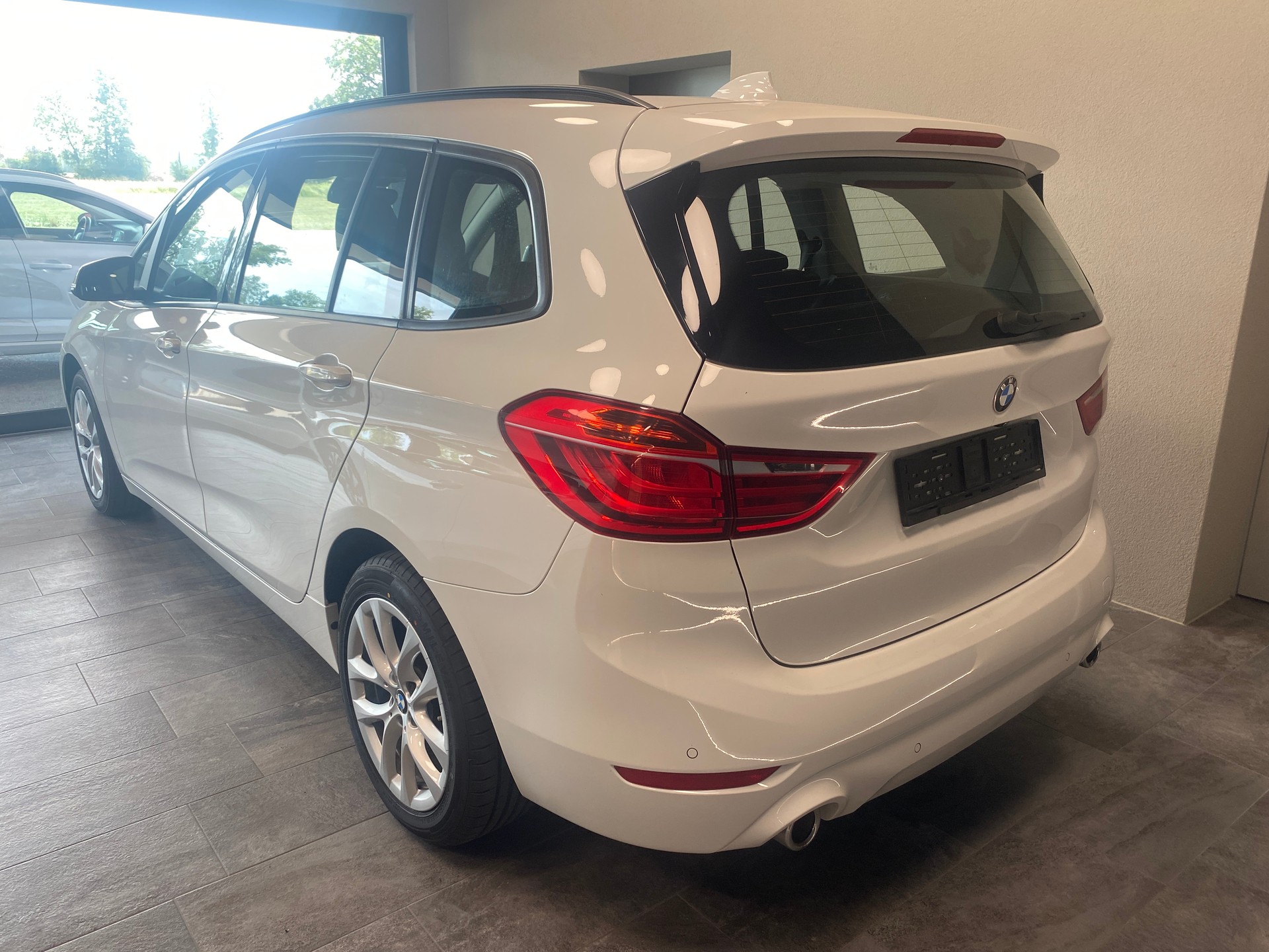 BMW 218d xDrive Gran Tourer Steptronic-showroom-element-1
