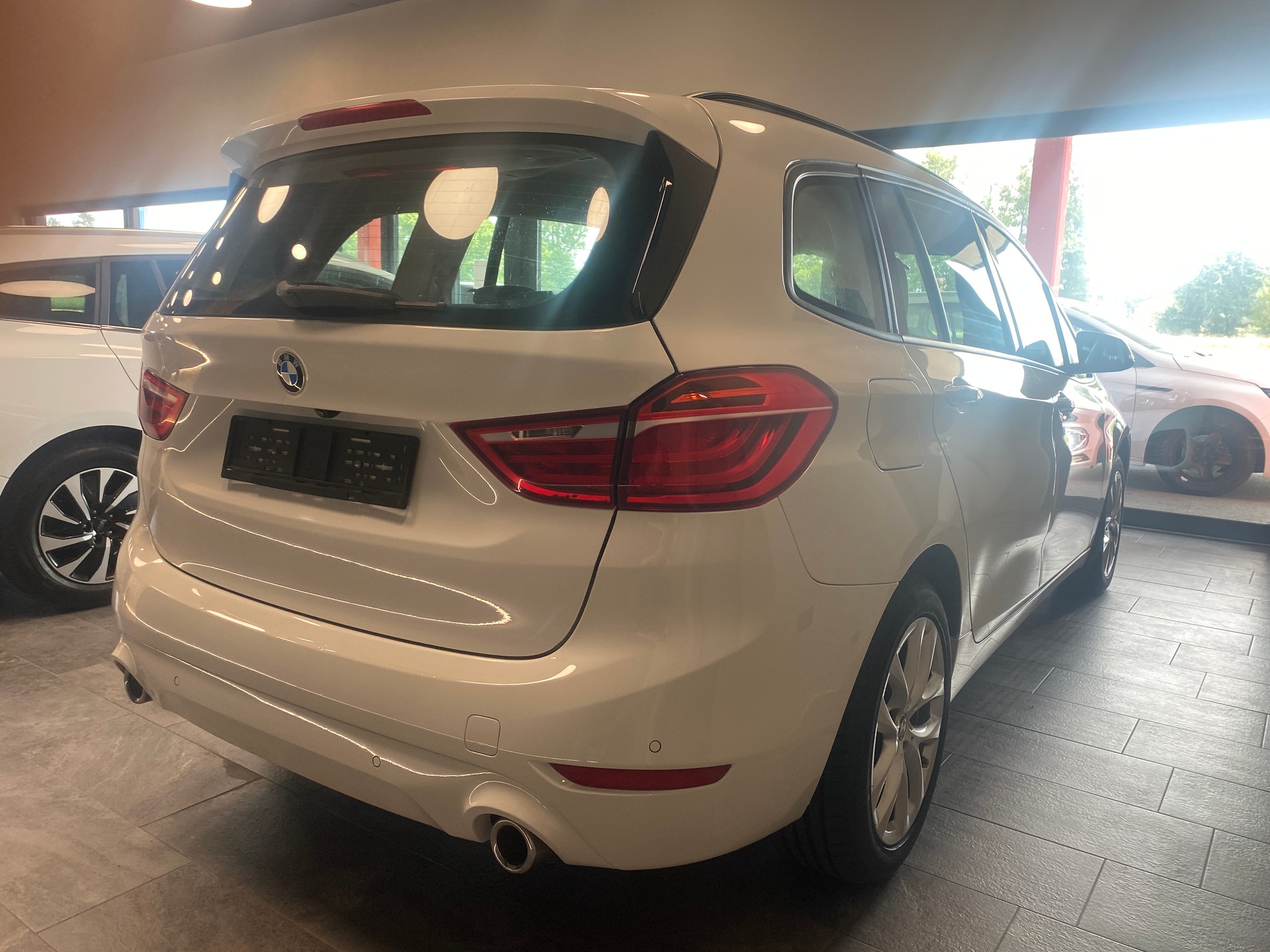 BMW 218d xDrive Gran Tourer Steptronic-showroom-element-2