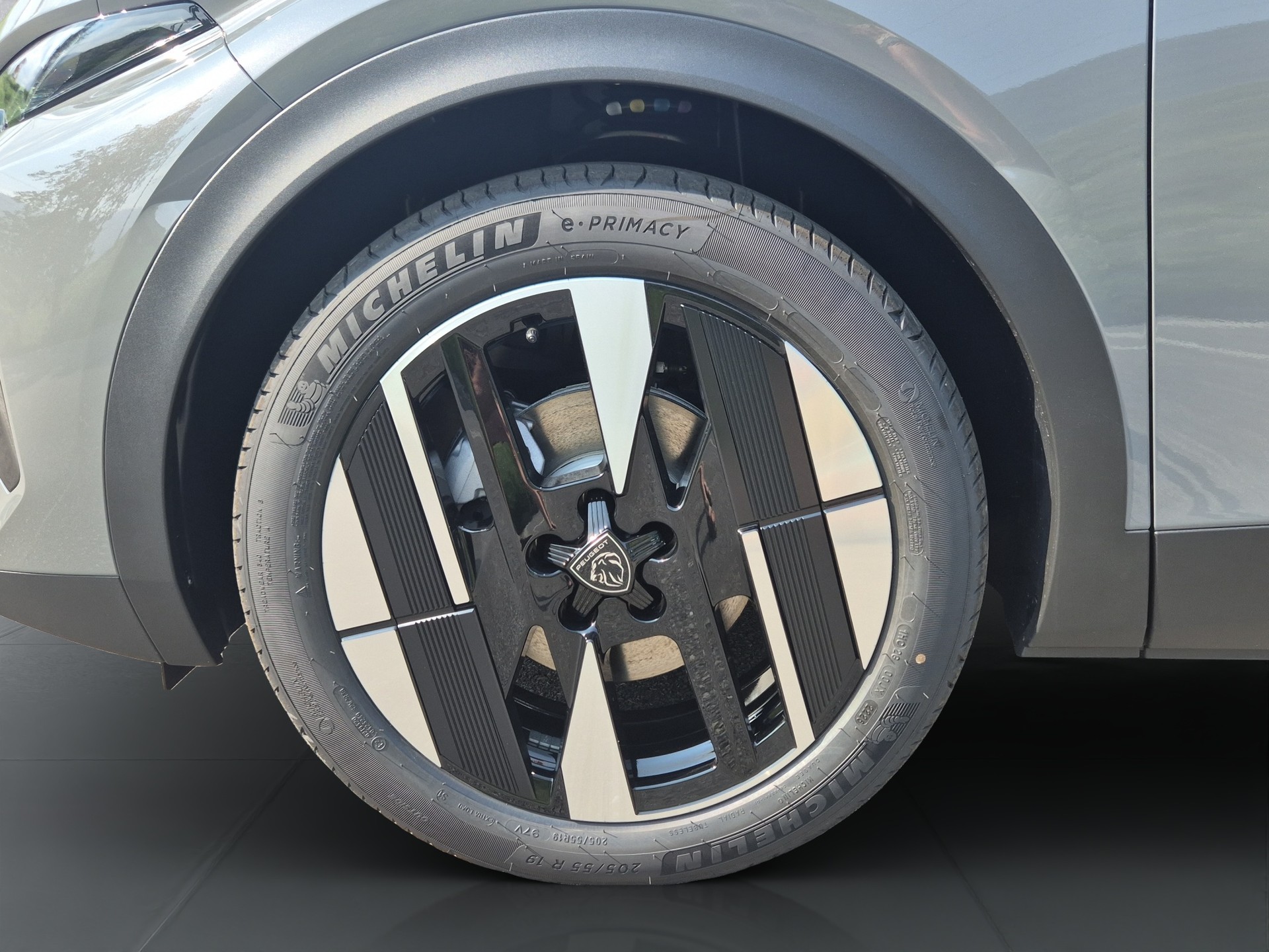 PEUGEOT 408 1.2 Hybrid GT Exclusive-image-18