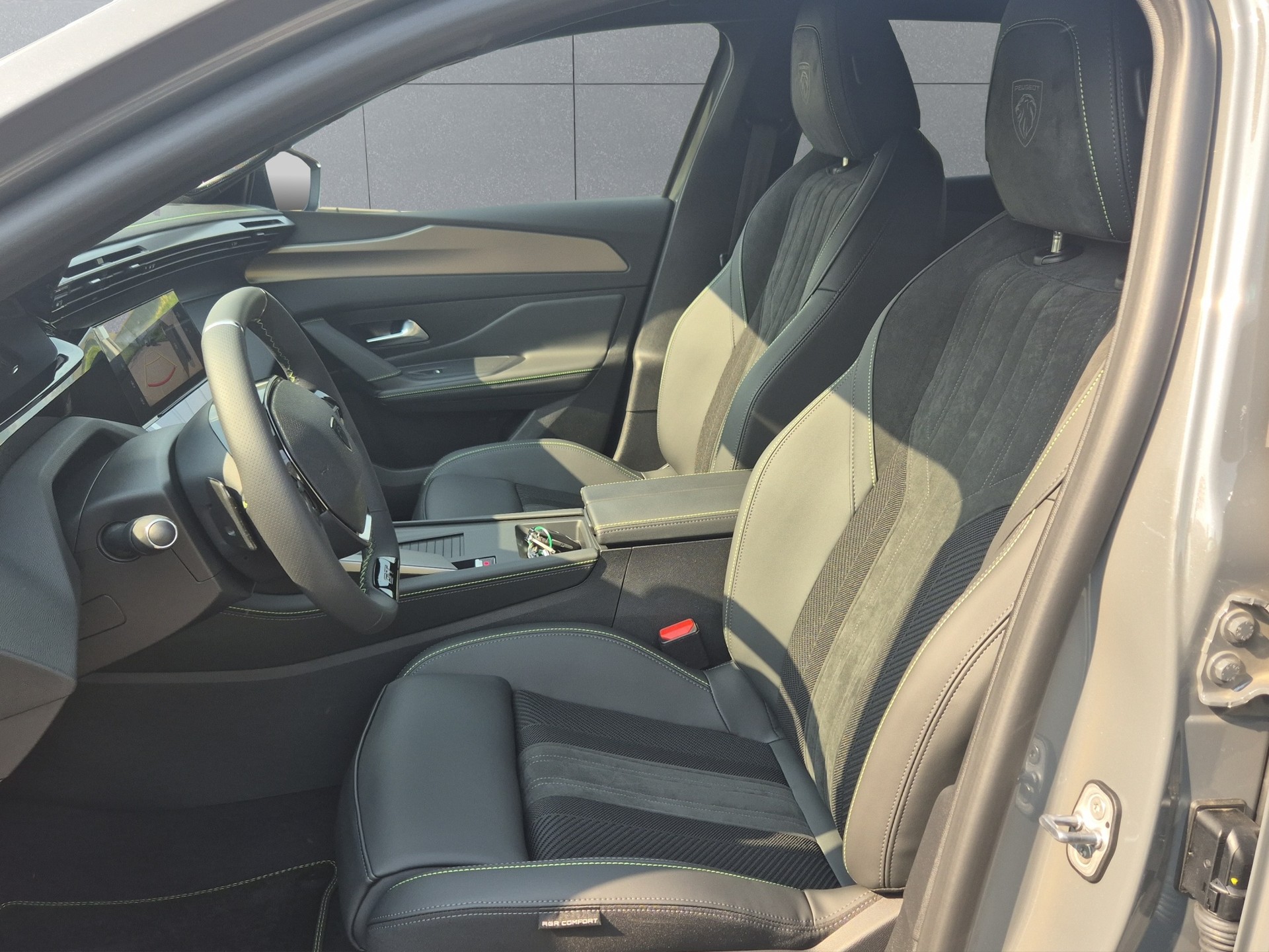 PEUGEOT 408 1.2 Hybrid GT Exclusive-image-8