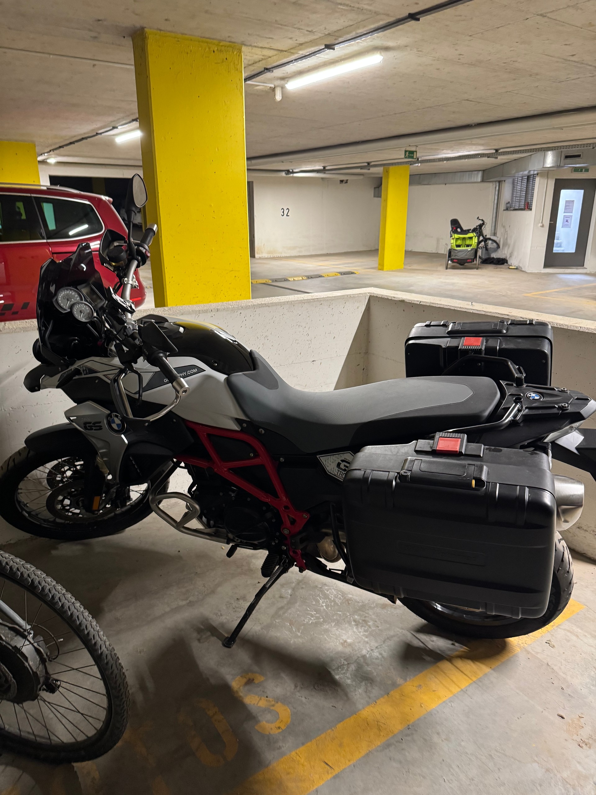 BMW F 800 GS ABS (35kW)-image-1