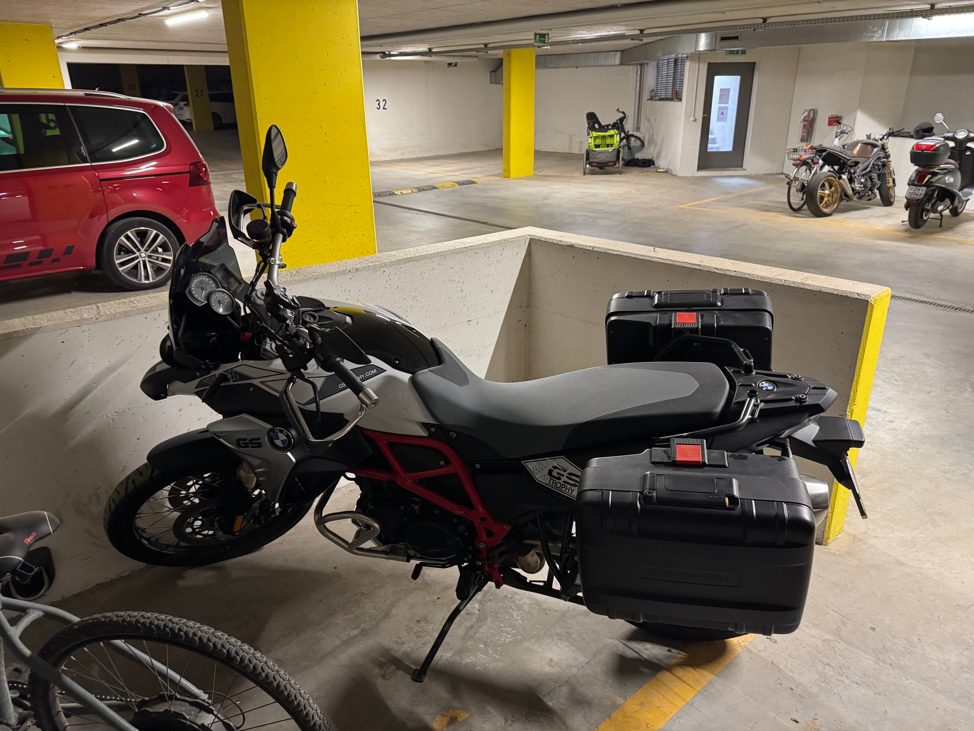 BMW F 800 GS ABS (35kW)-image-2