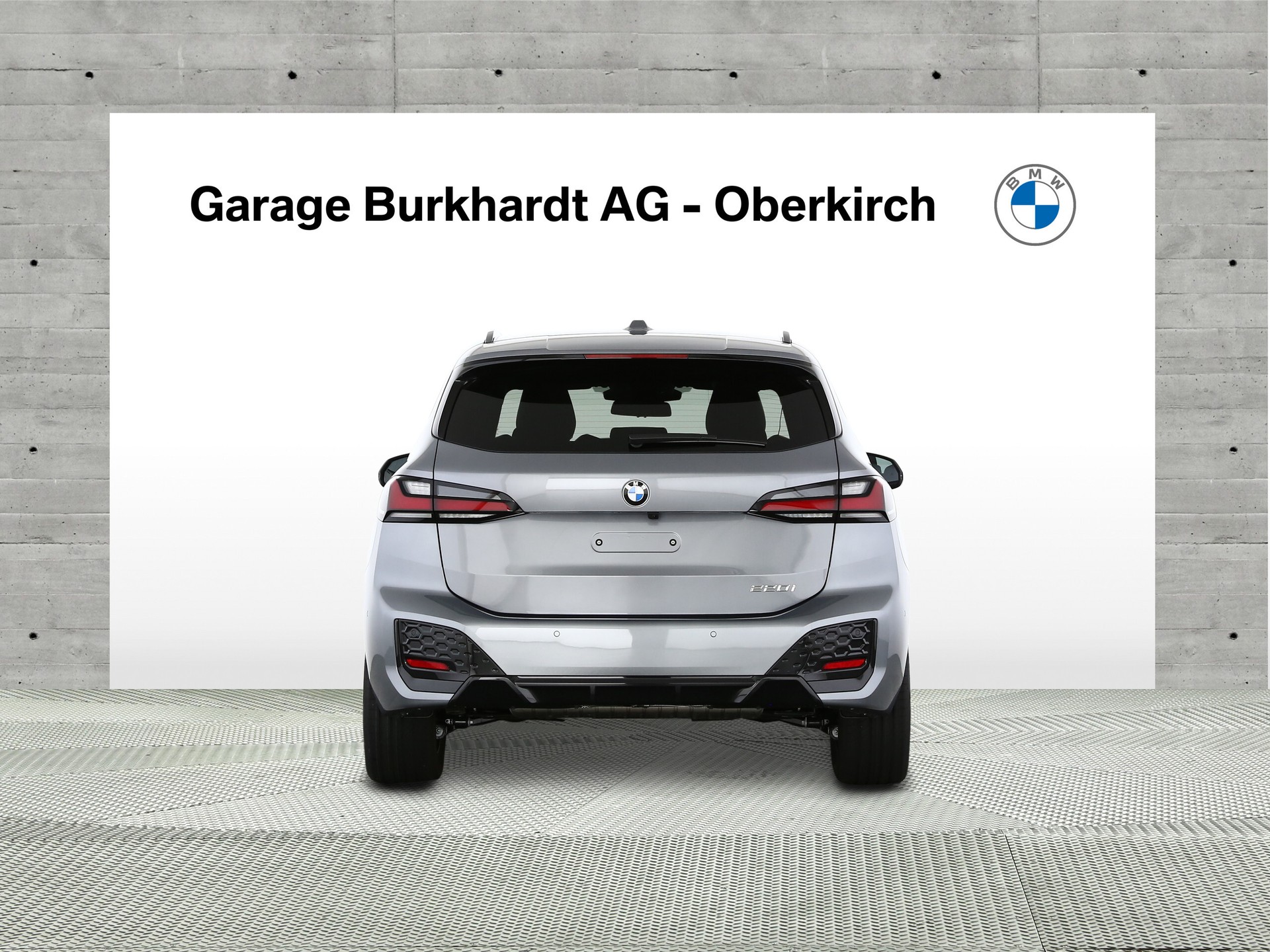 BMW 220i Act. Tour. M Sport-showroom-element-3