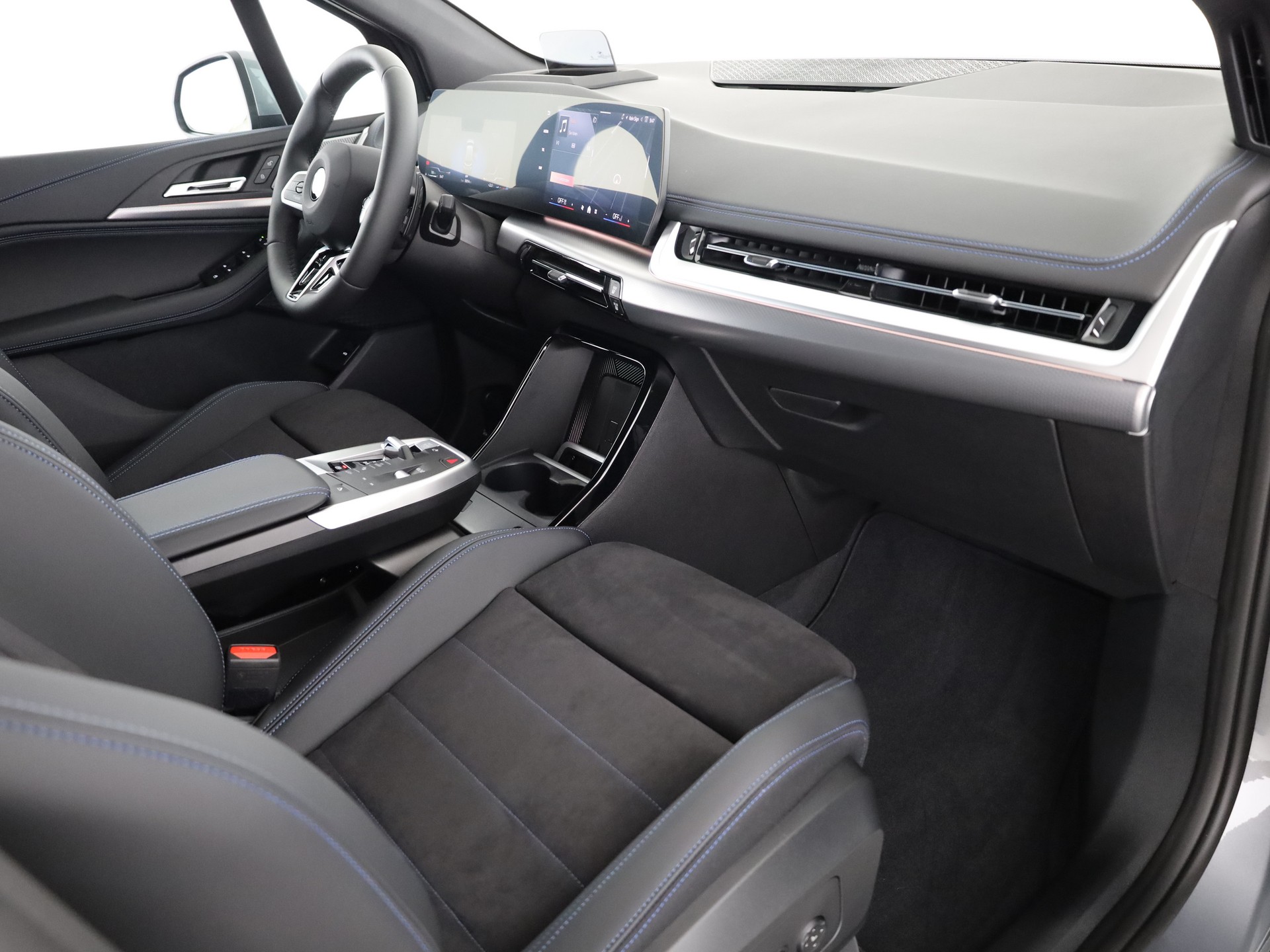 BMW 220i Act. Tour. M Sport-image-14