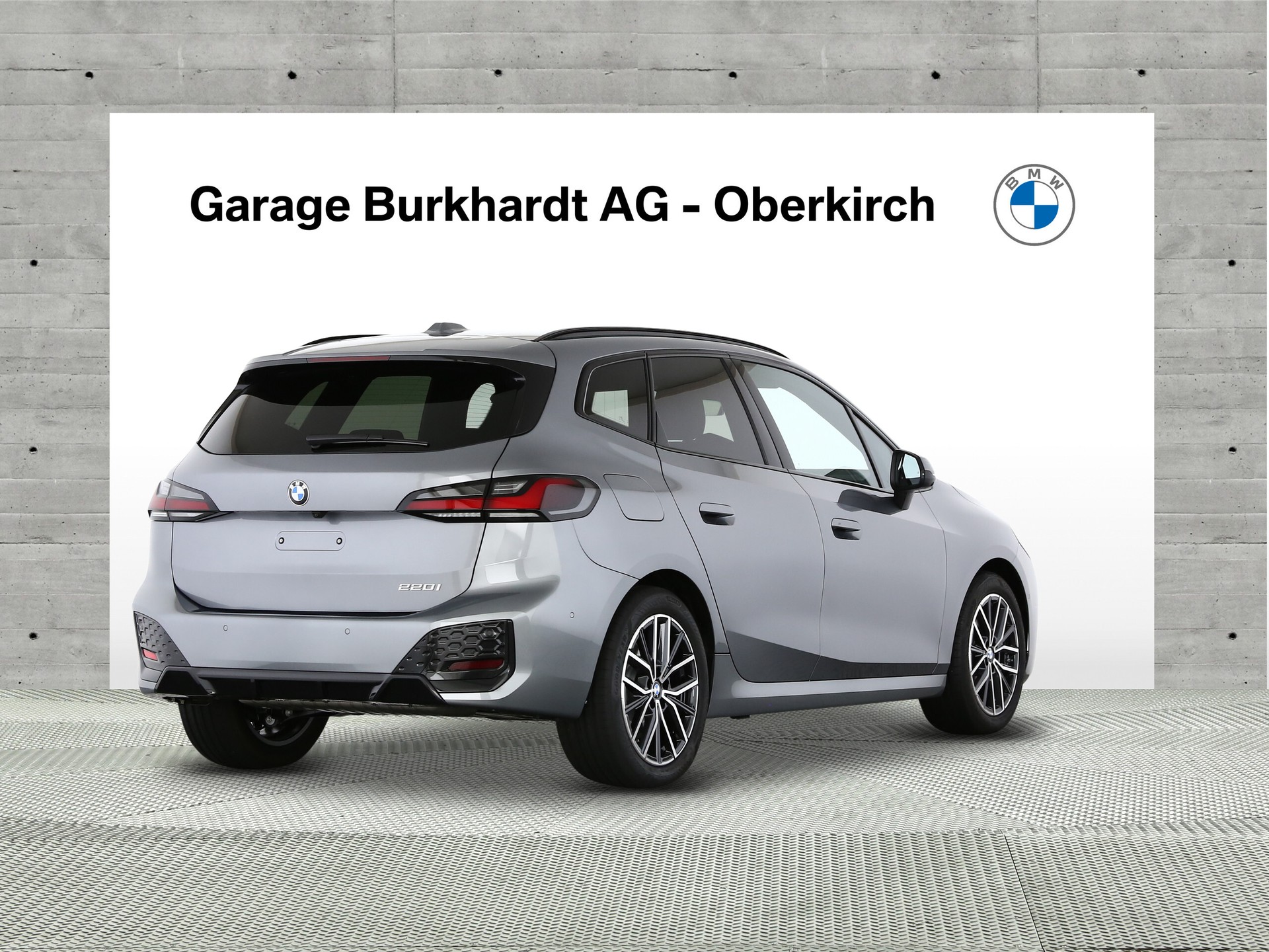 BMW 220i Act. Tour. M Sport-showroom-element-1