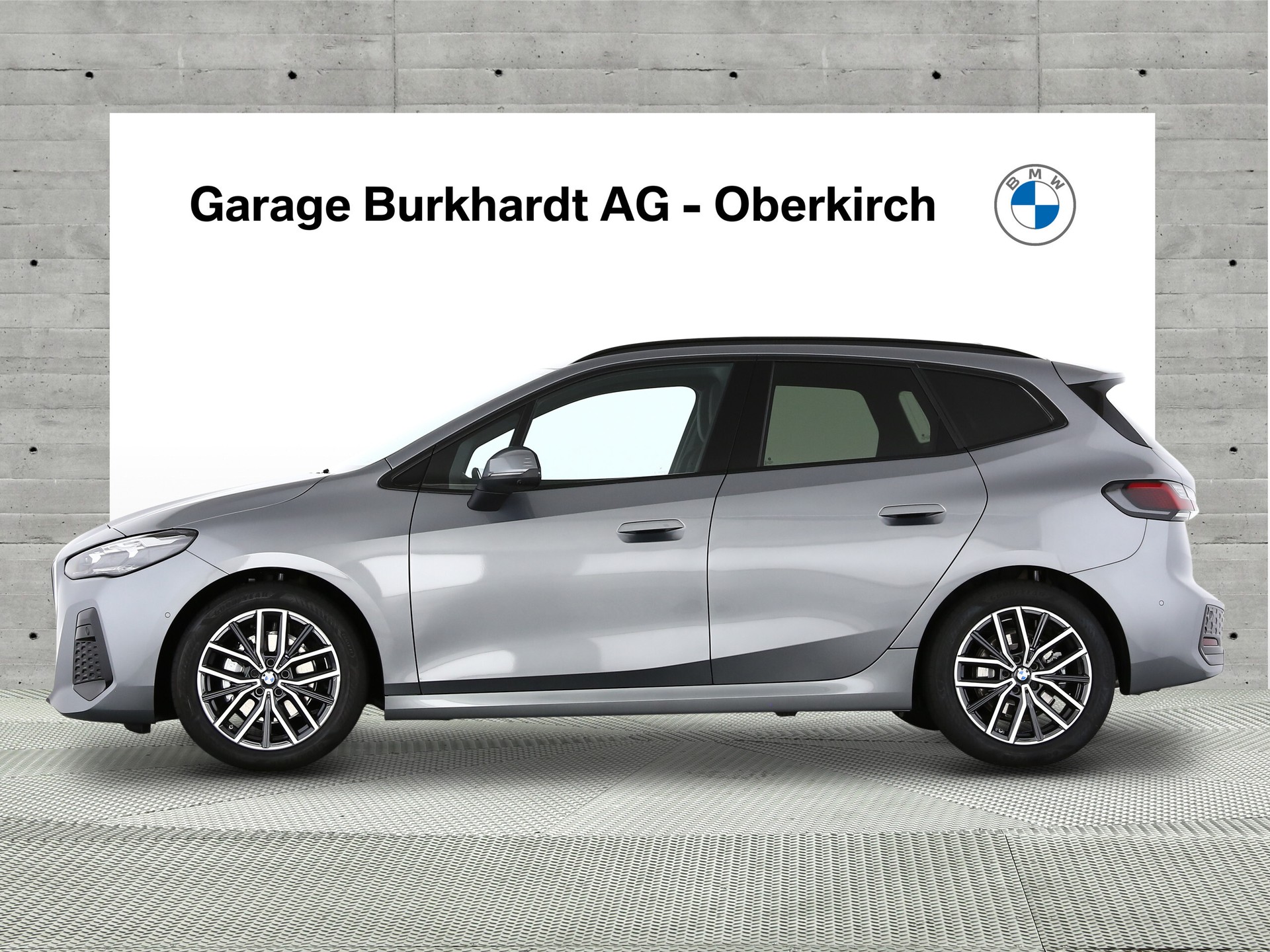 BMW 220i Act. Tour. M Sport-showroom-element-2