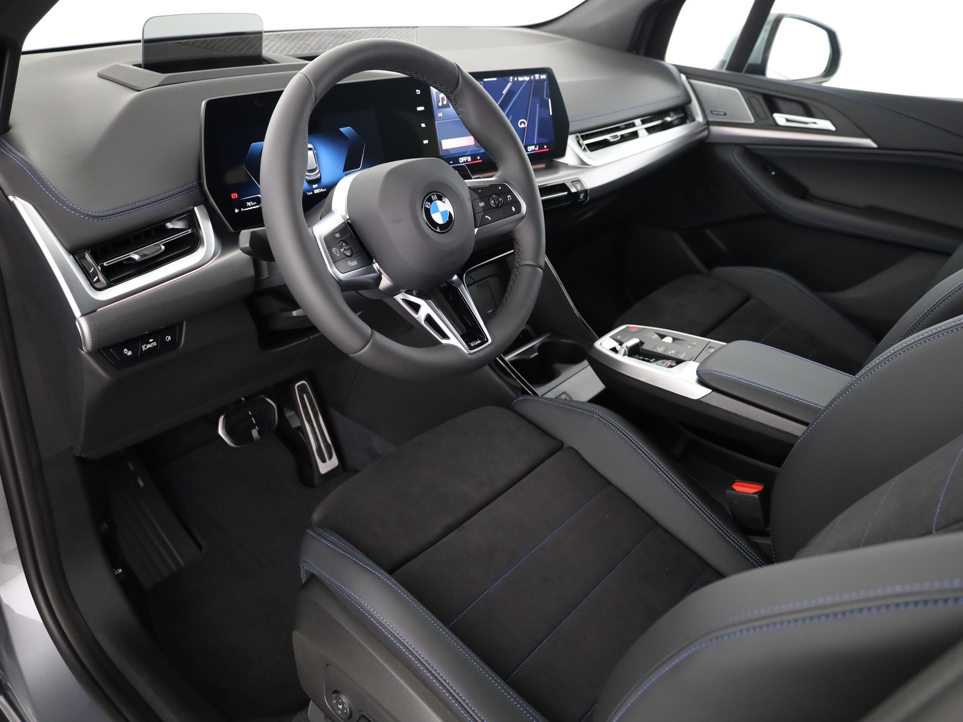 BMW 220i Act. Tour. M Sport-image-12