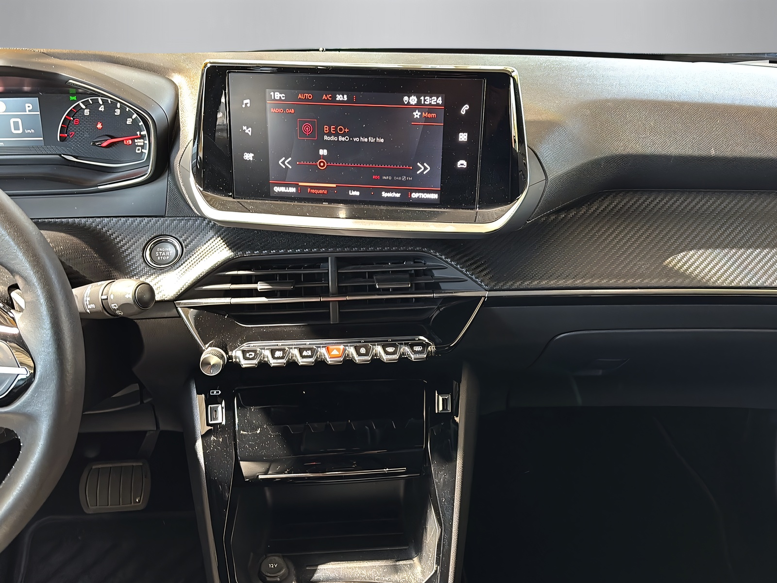 PEUGEOT 2008 1.2 PureTech 130 Allure-image-5
