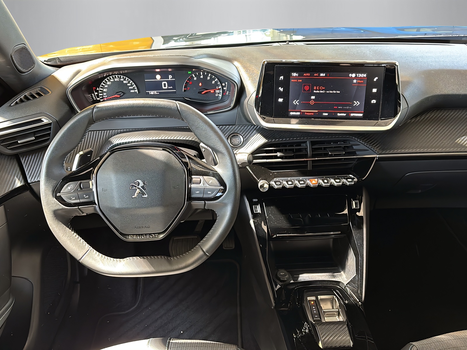 PEUGEOT 2008 1.2 PureTech 130 Allure-image-4
