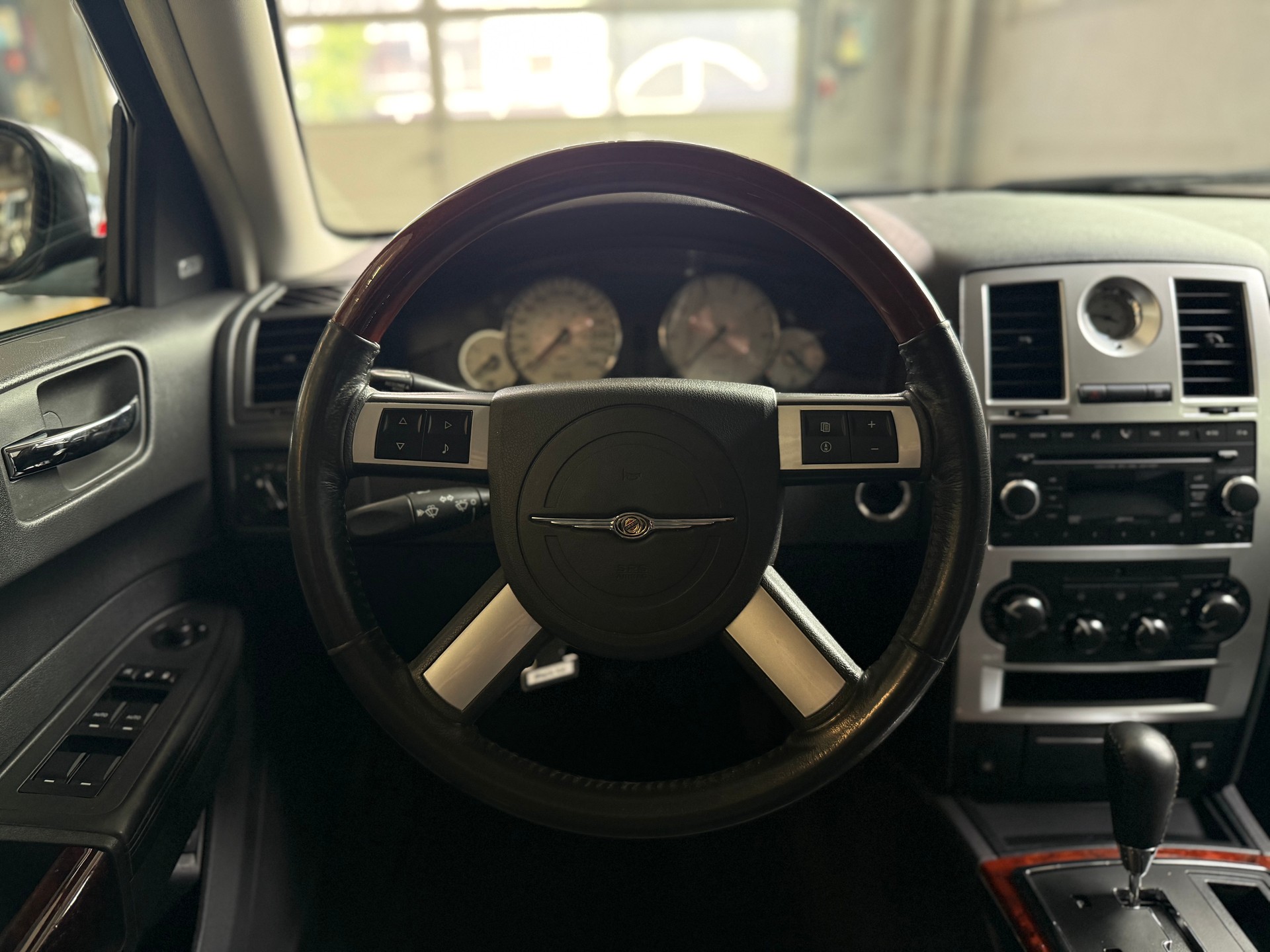 CHRYSLER 300C 3.5 V6-image-13