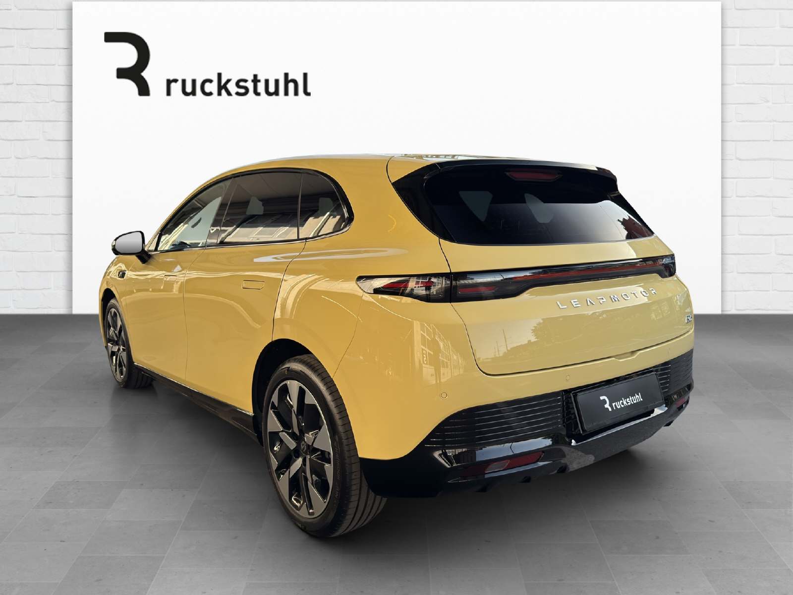 LEAPMOTOR B05 EV-showroom-element-3