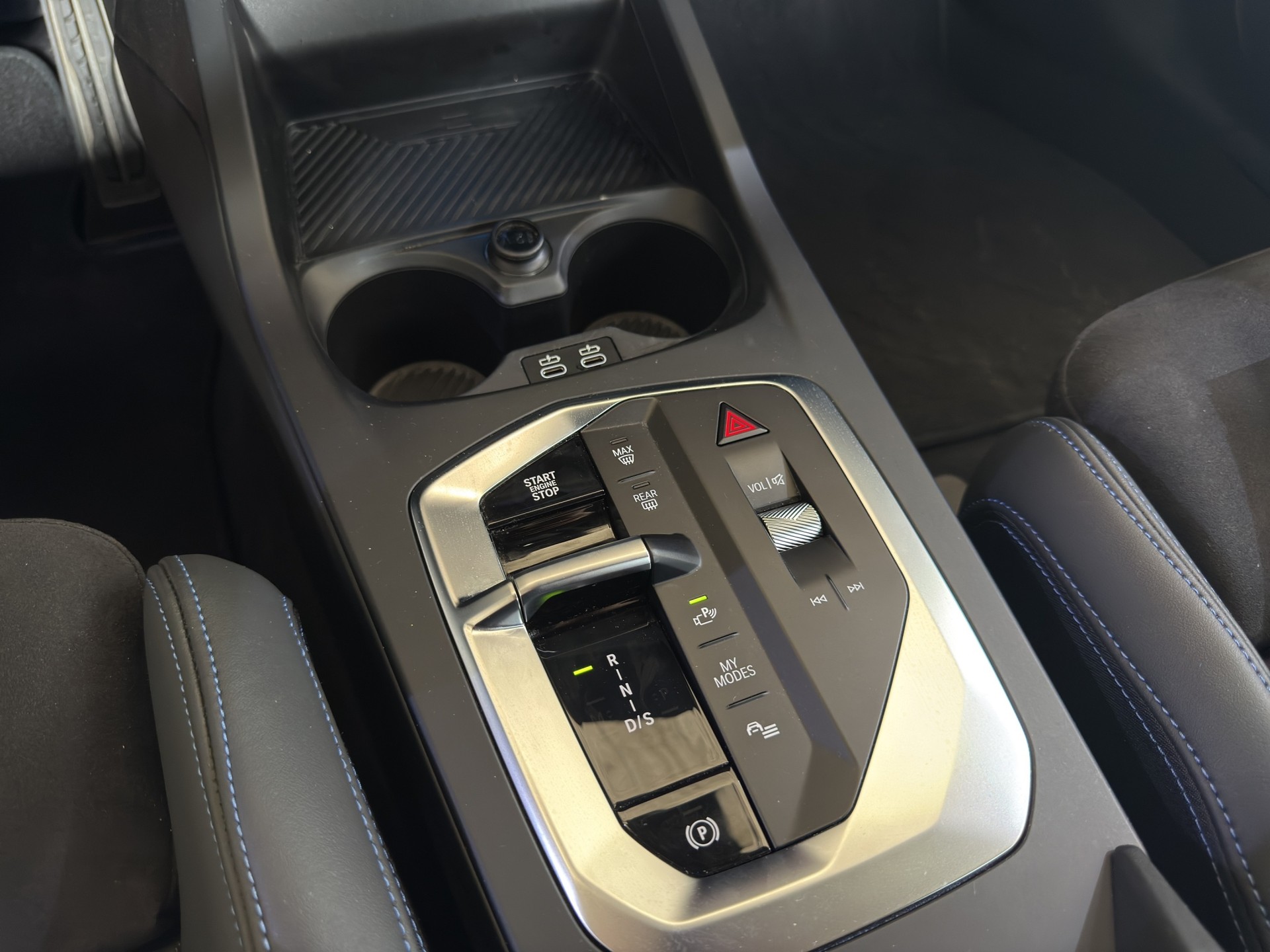 BMW 118d Steptronic M Sport Pro | HEAD-UP DISPLAY | MASSAGESITZE | 360° KAMERA | KEYLESS GO-image-12