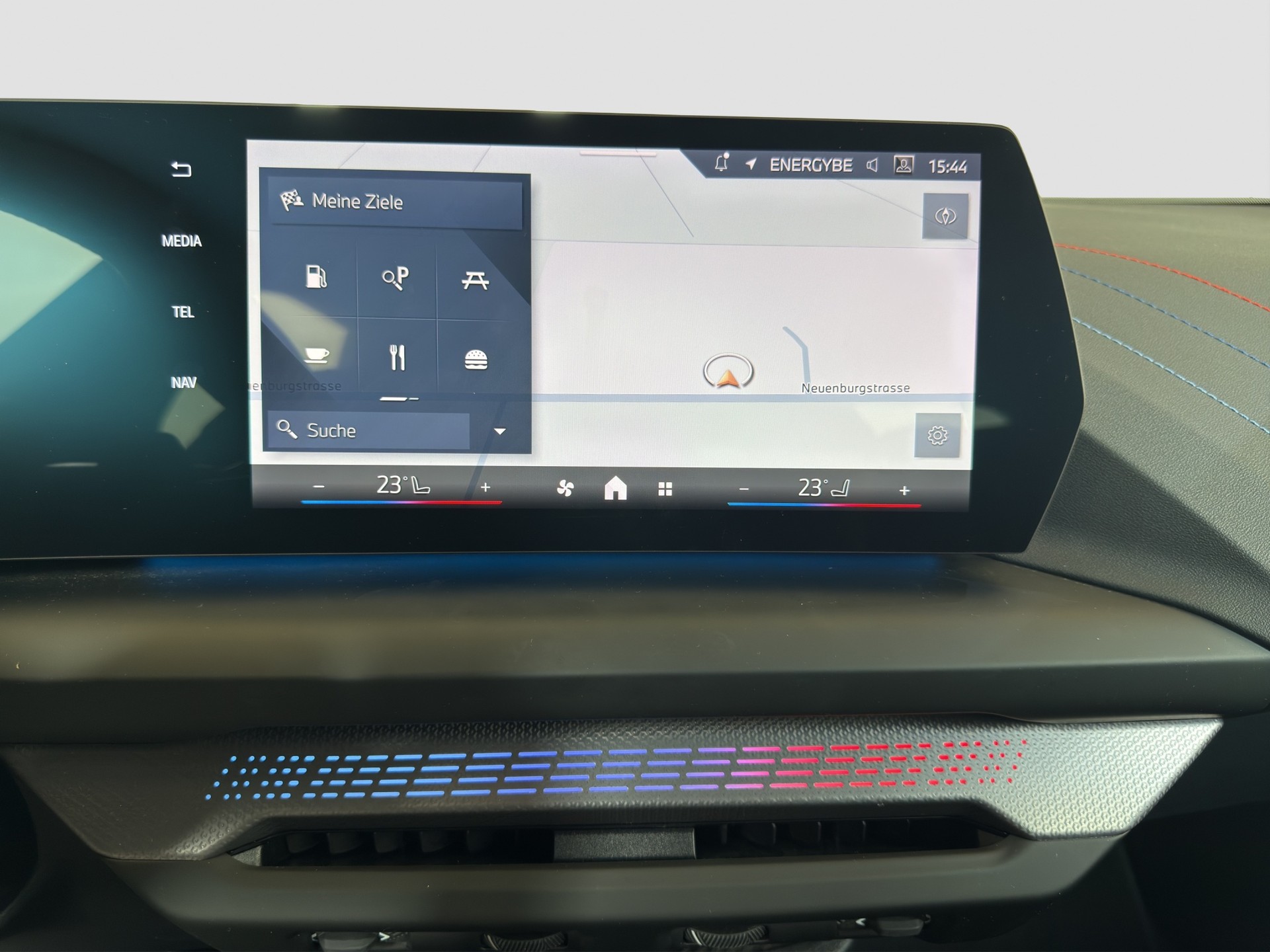 BMW 118d Steptronic M Sport Pro | HEAD-UP DISPLAY | MASSAGESITZE | 360° KAMERA | KEYLESS GO-image-11