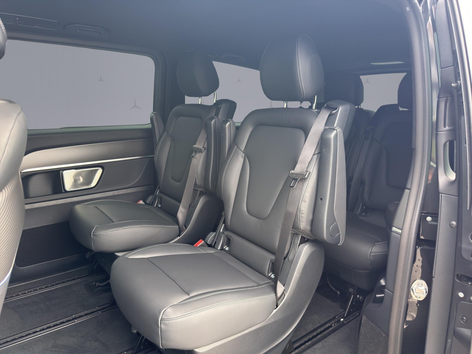 MERCEDES-BENZ V 300 d Exclusive lang Van-image-14