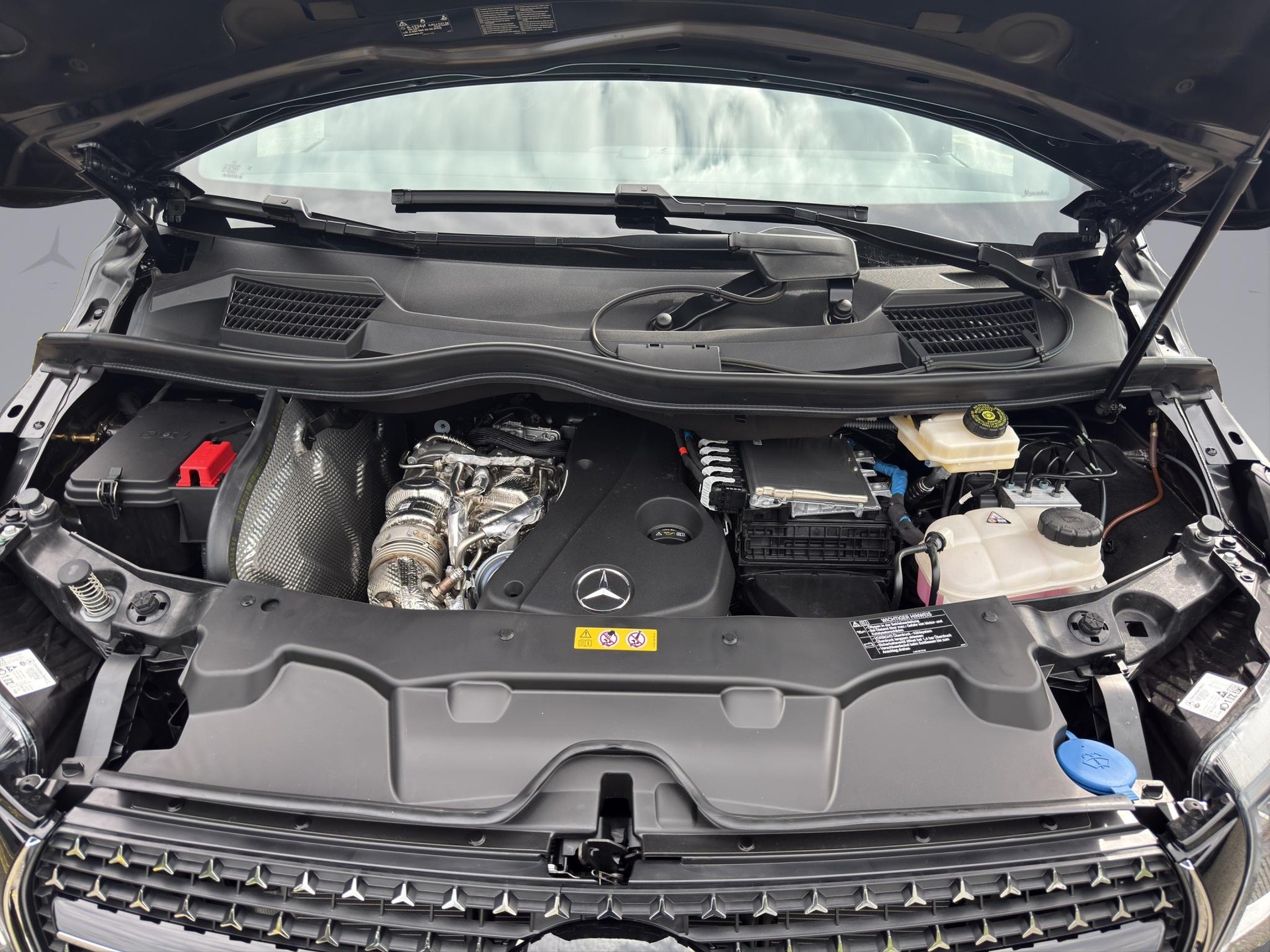 MERCEDES-BENZ V 300 d Exclusive lang Van-image-18