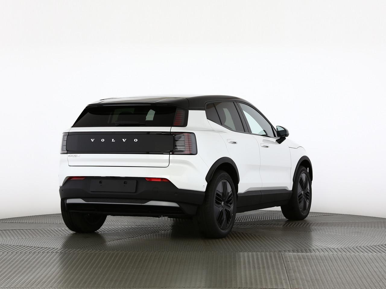 VOLVO EX30 CC P8 Ultra AWD-showroom-element-1