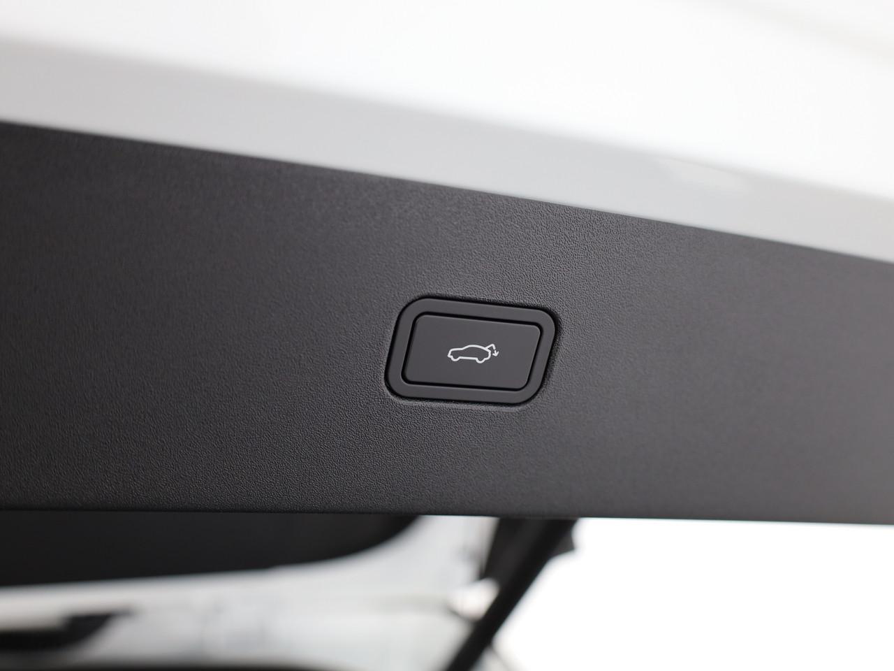 VOLVO EX30 CC P8 Ultra AWD-image-16