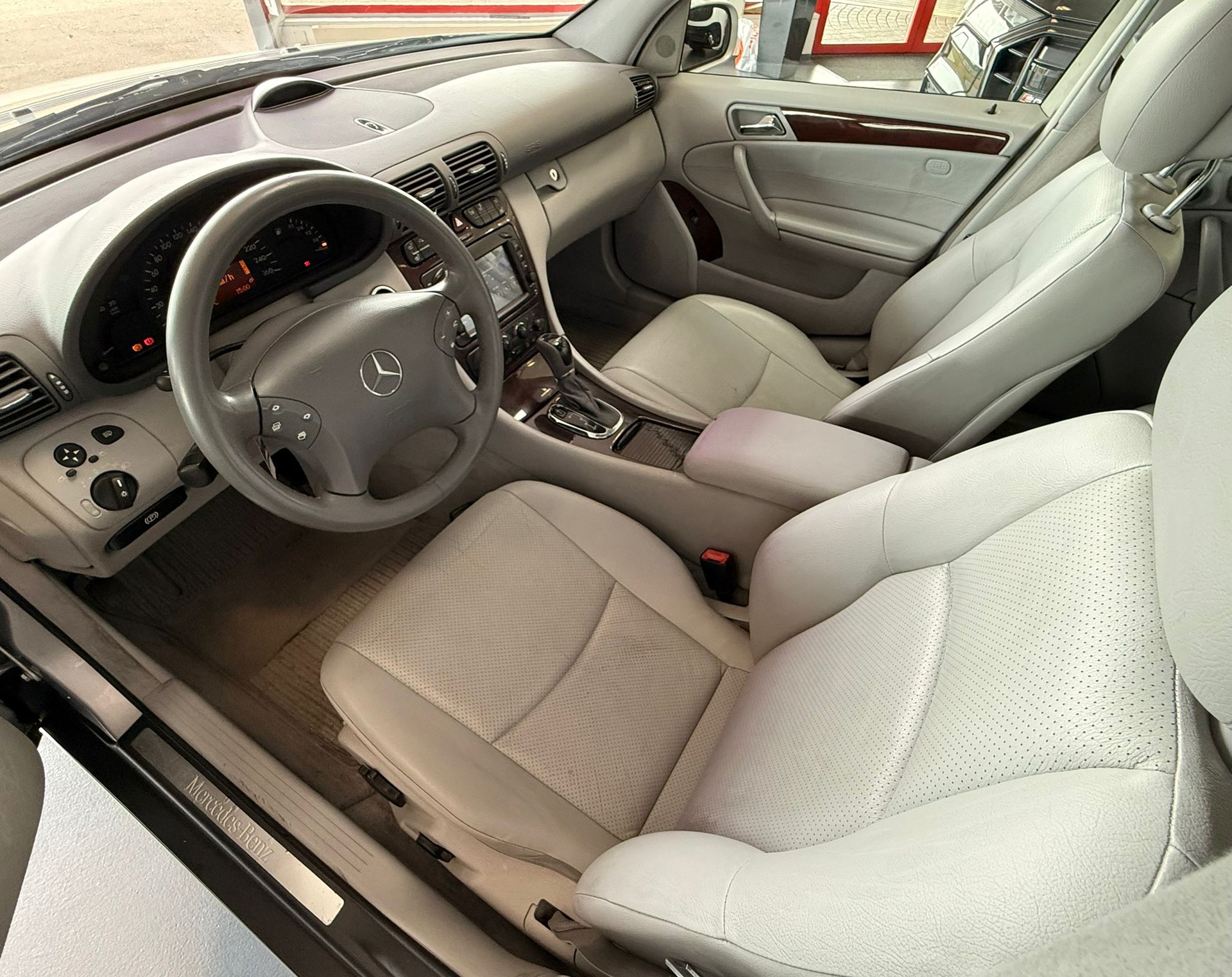 MERCEDES-BENZ C 220 CDI Elégance-image-15