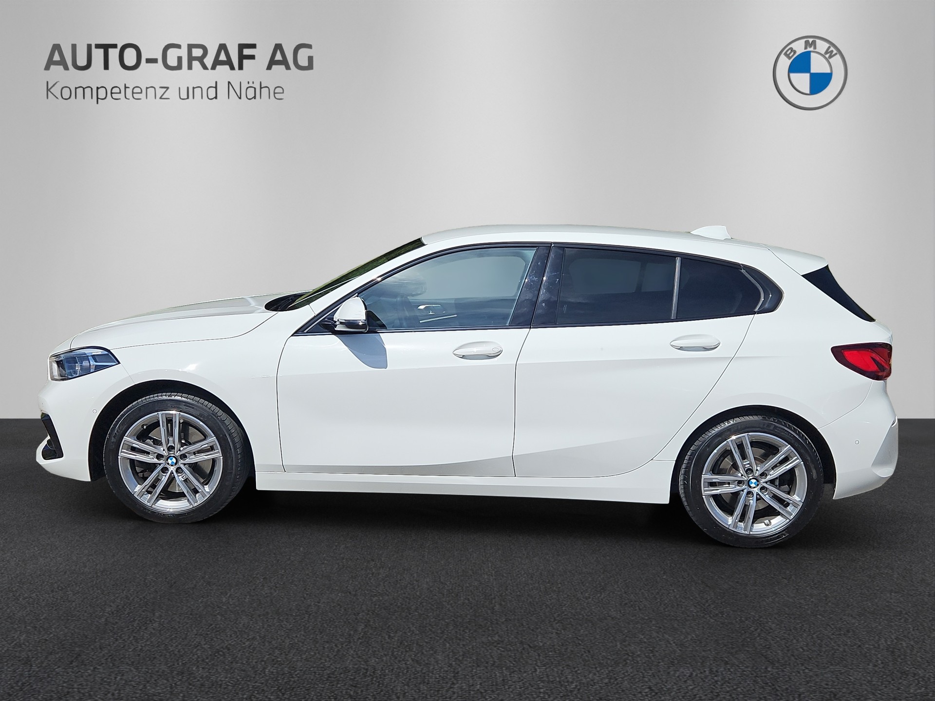 BMW 120d xDrive Steptronic Sport Line-showroom-element-1