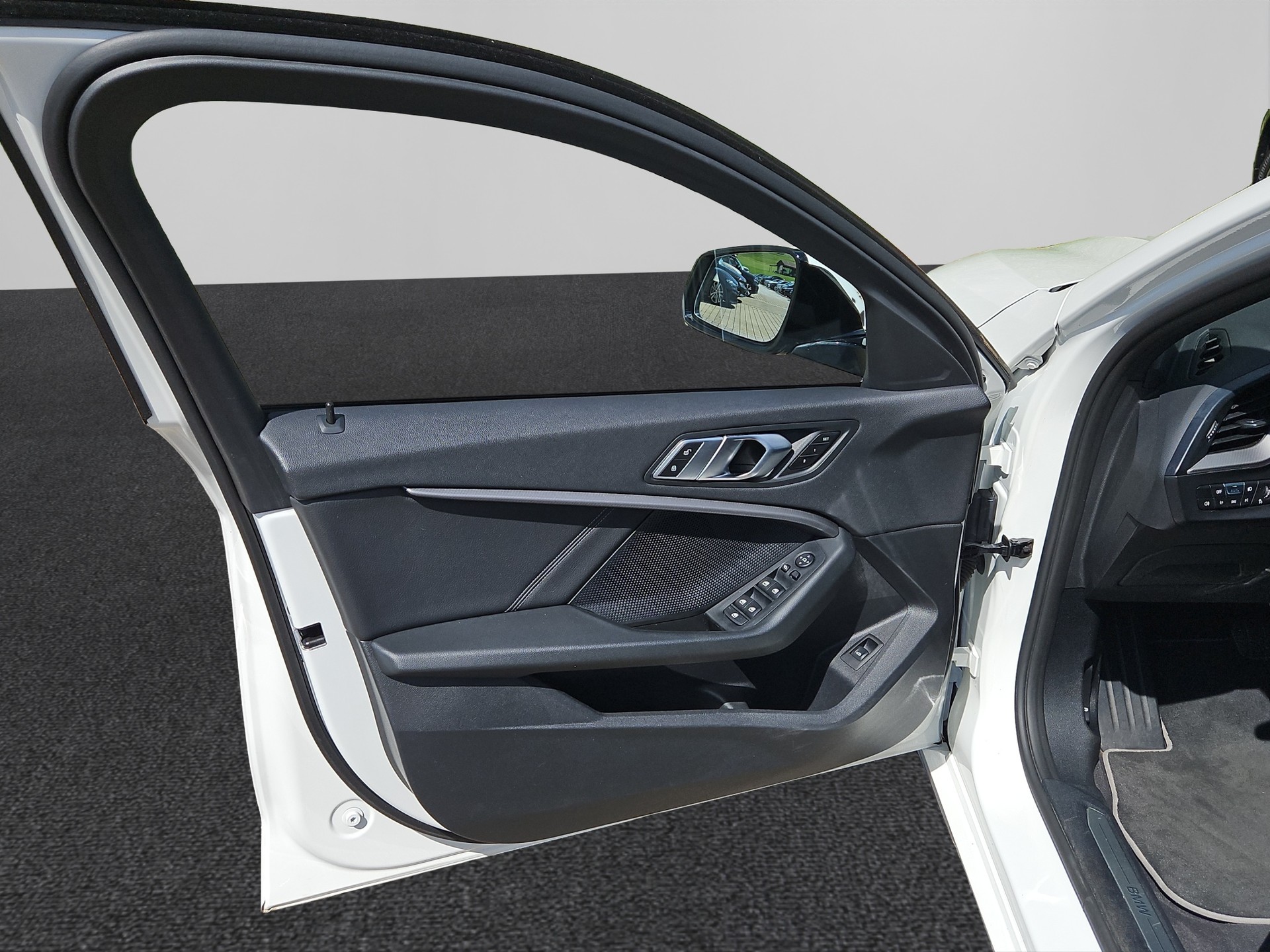 BMW 120d xDrive Steptronic Sport Line-image-9