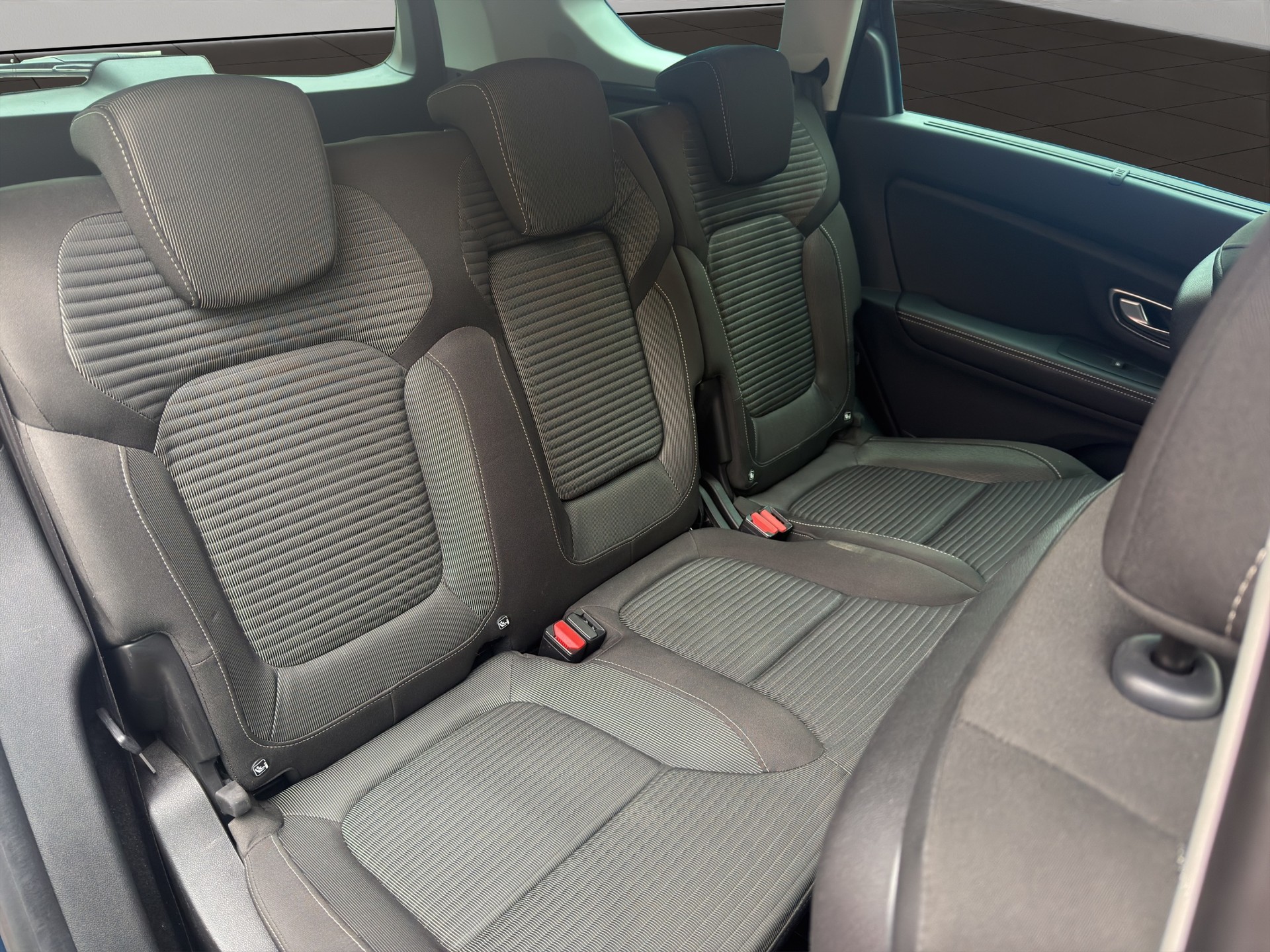 RENAULT Grand Scénic 1.8 dCi Business Line EDC-image-9