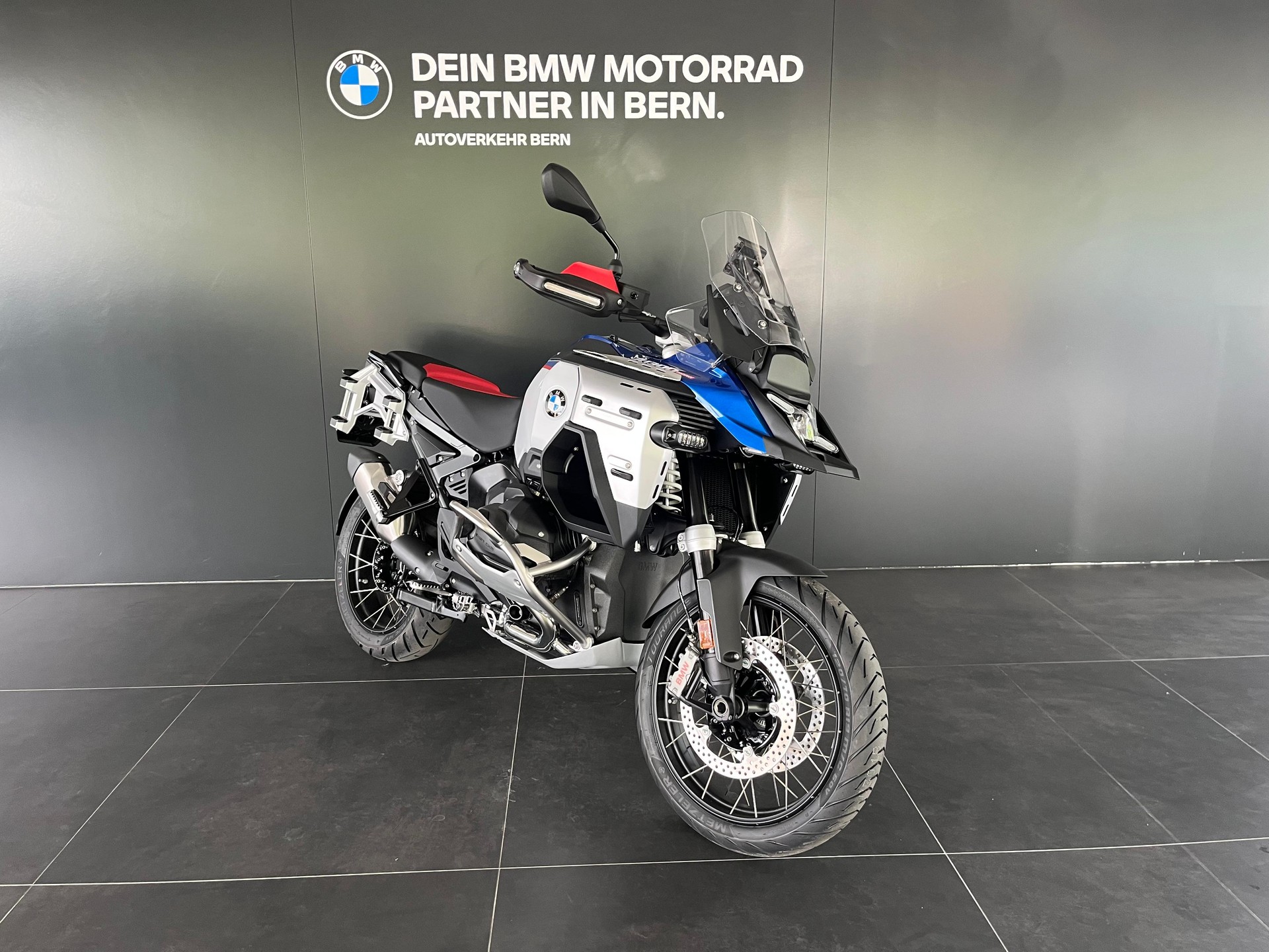 BMW R 1300 GS Adventure-image-2
