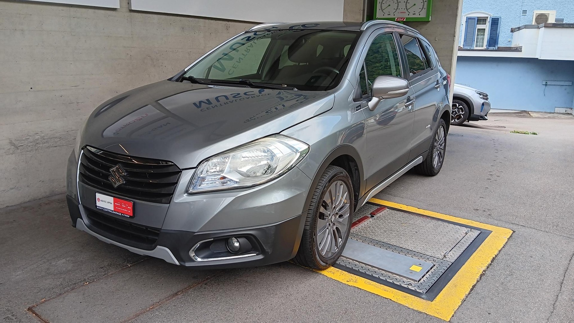 SUZUKI SX4 S-Cross 1.6 TD PizSulai Top 4WD TCSS-showroom-element-1