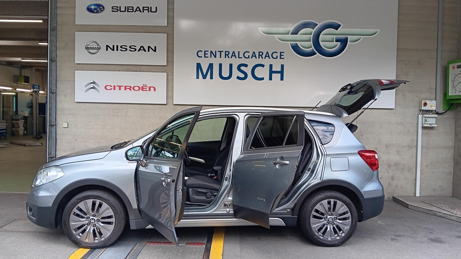SUZUKI SX4 S-Cross 1.6 TD PizSulai Top 4WD TCSS-image-7