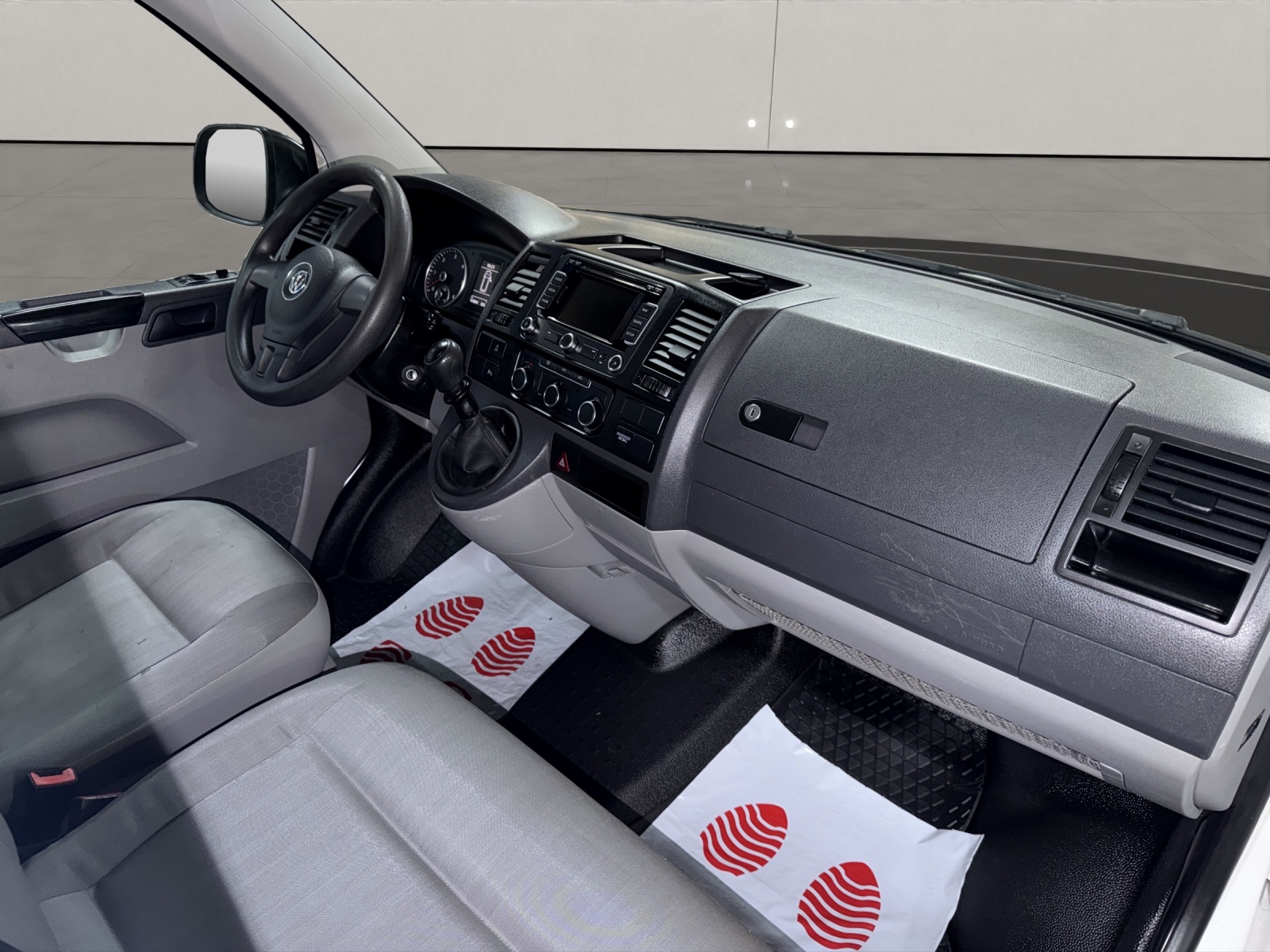 VW T5 2.0 TDI BMT ( Mit AHK )-image-10
