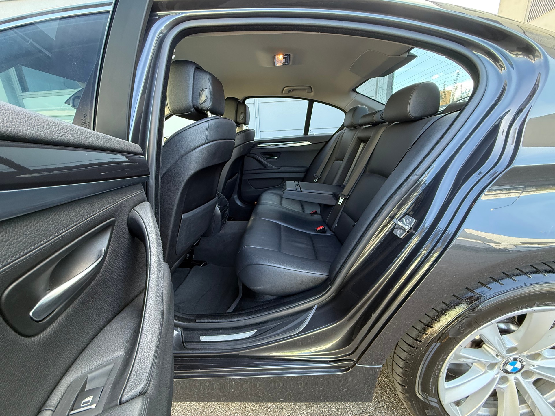 BMW 530d xDrive Steptronic *CH Fahrzeug *Frisch ab MFK *Automat *Tempomat *Diesel *Lederausstattung *Sitzheizung-image-6