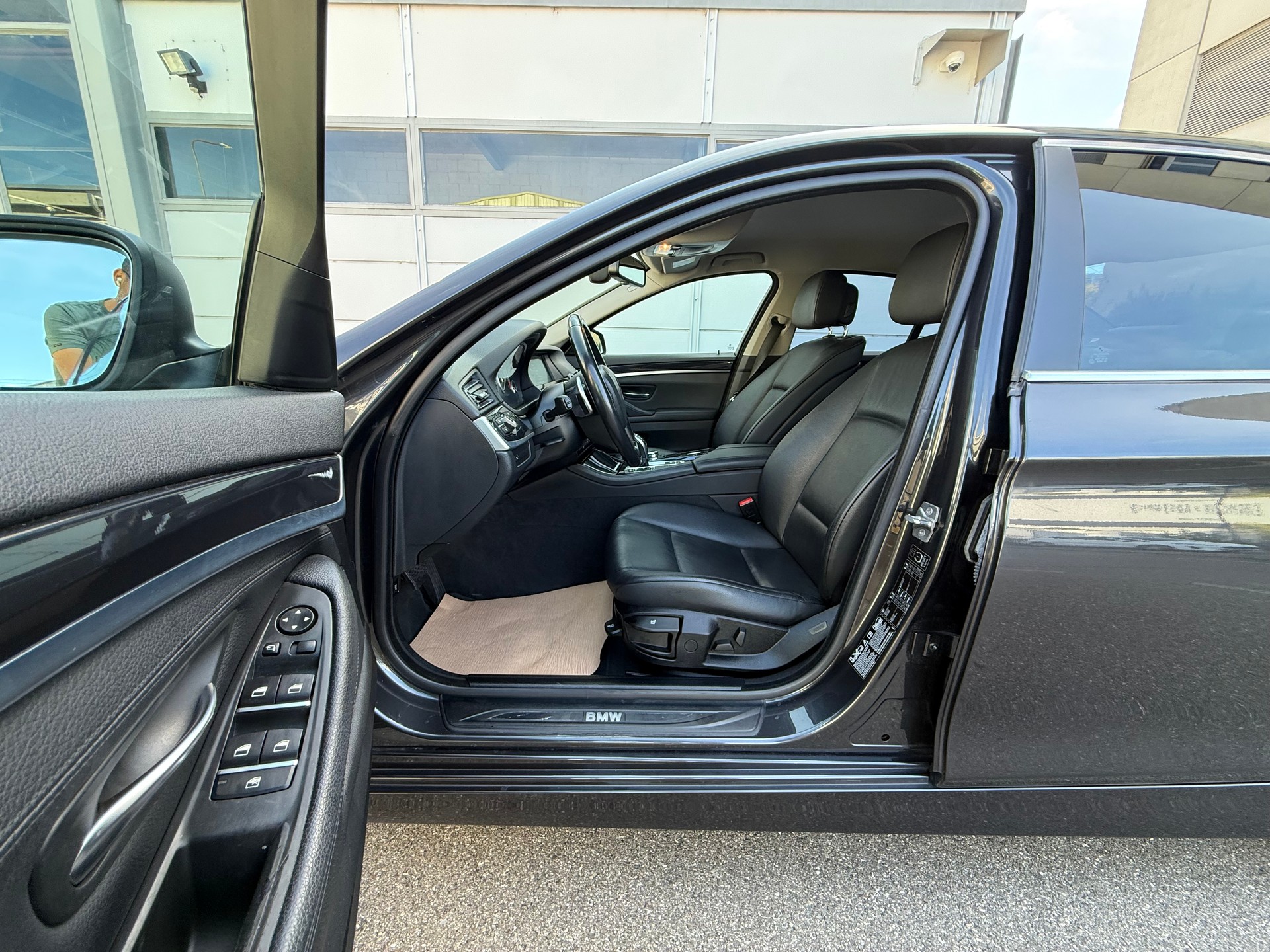 BMW 530d xDrive Steptronic *CH Fahrzeug *Frisch ab MFK *Automat *Tempomat *Diesel *Lederausstattung *Sitzheizung-image-4