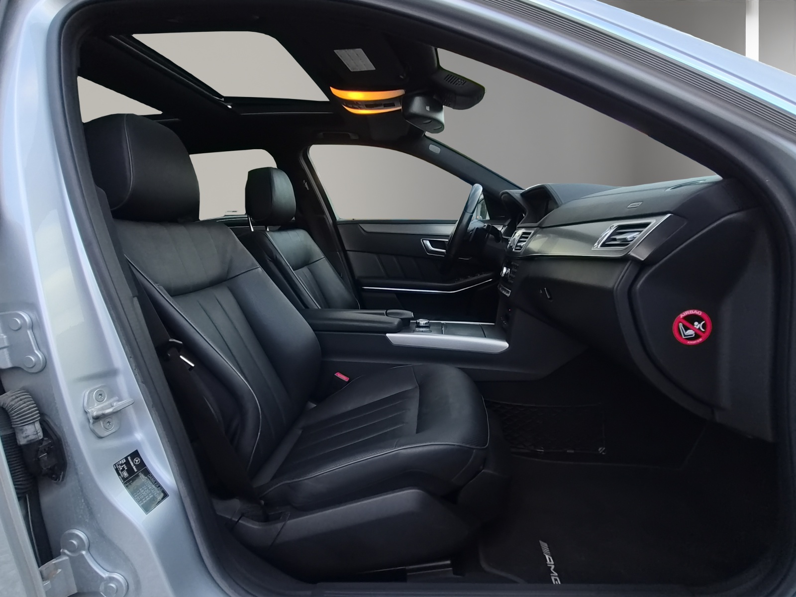 MERCEDES-BENZ E 350 BlueTEC Avantgarde 4Matic AMG Line-image-12