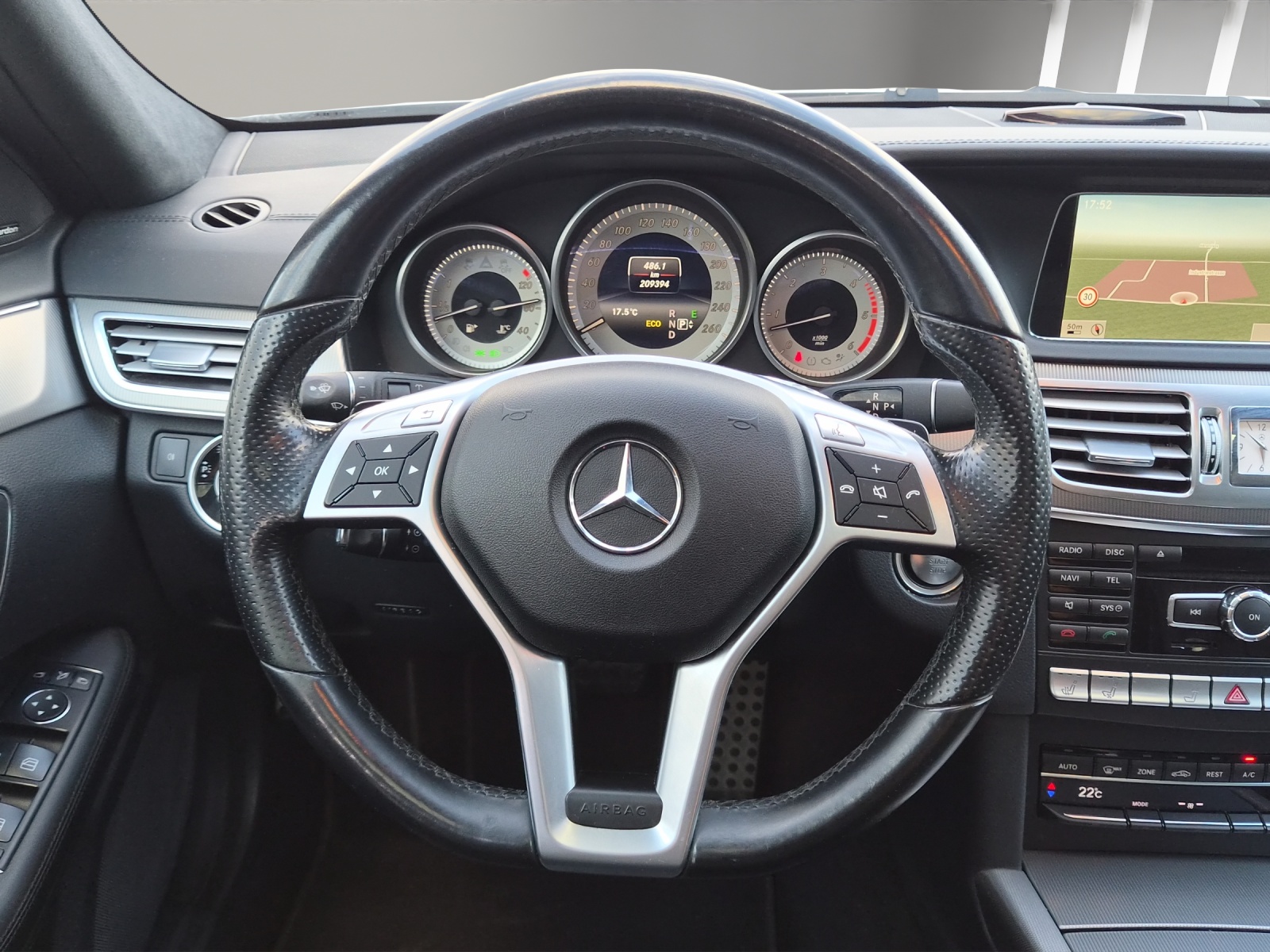MERCEDES-BENZ E 350 BlueTEC Avantgarde 4Matic AMG Line-image-10