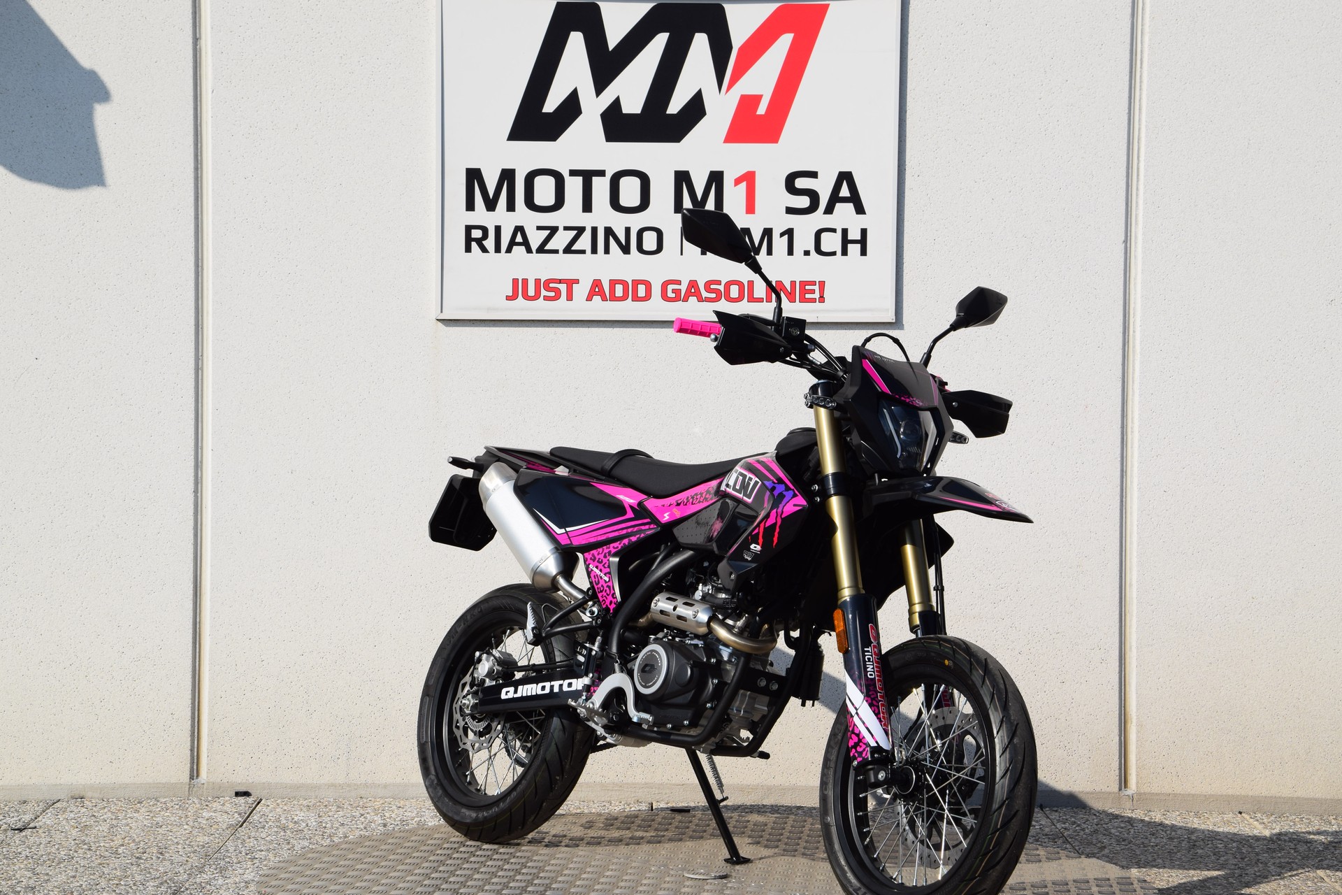 QJ COV 125 PINK EDITION-image-1