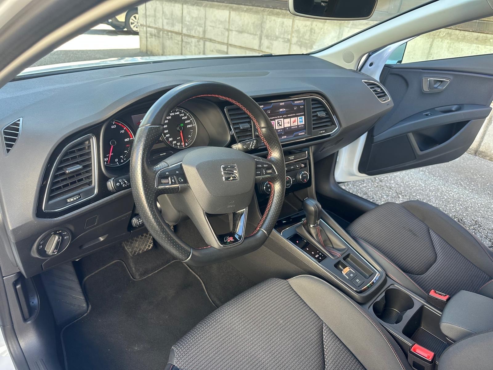 SEAT Leon 2.0 TSI FR DSG-image-9