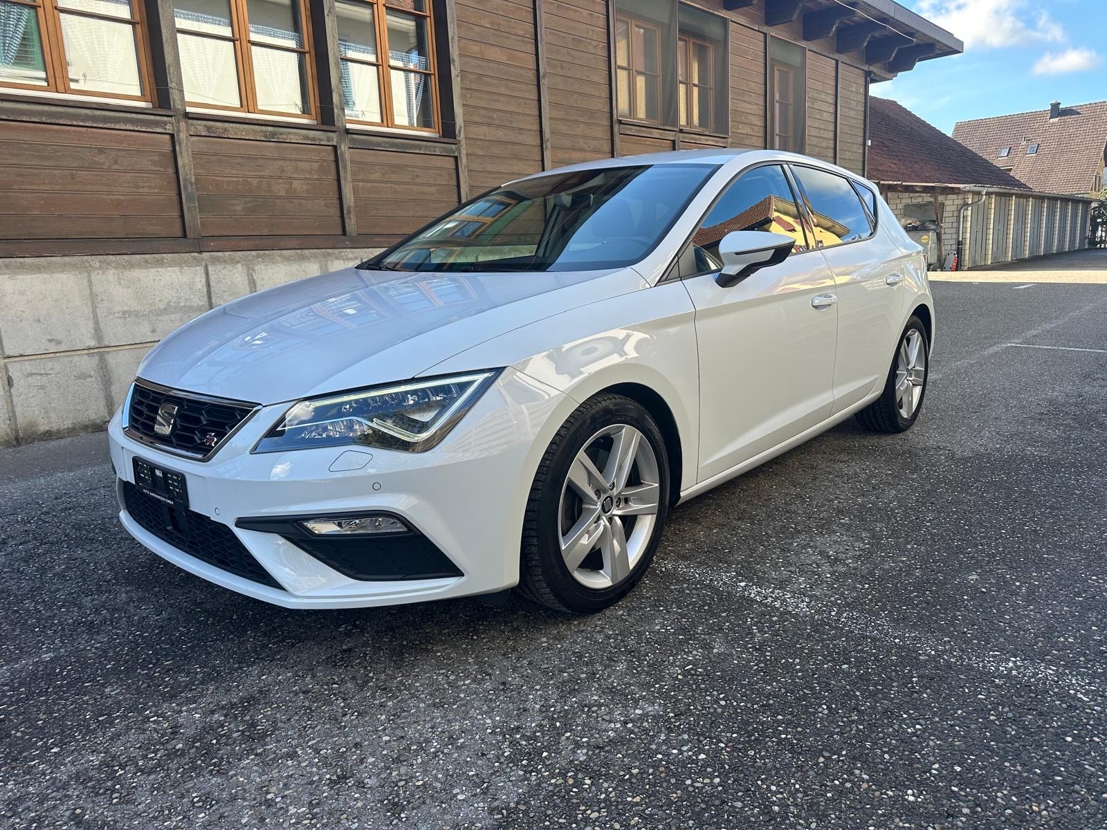 SEAT Leon 2.0 TSI FR DSG-showroom-element-1