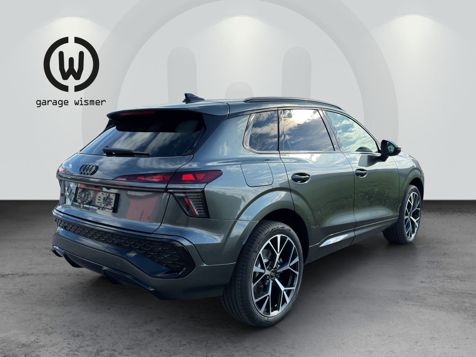 AUDI Q3 SUV e-hybrid 200 kW S tronig-showroom-element-3