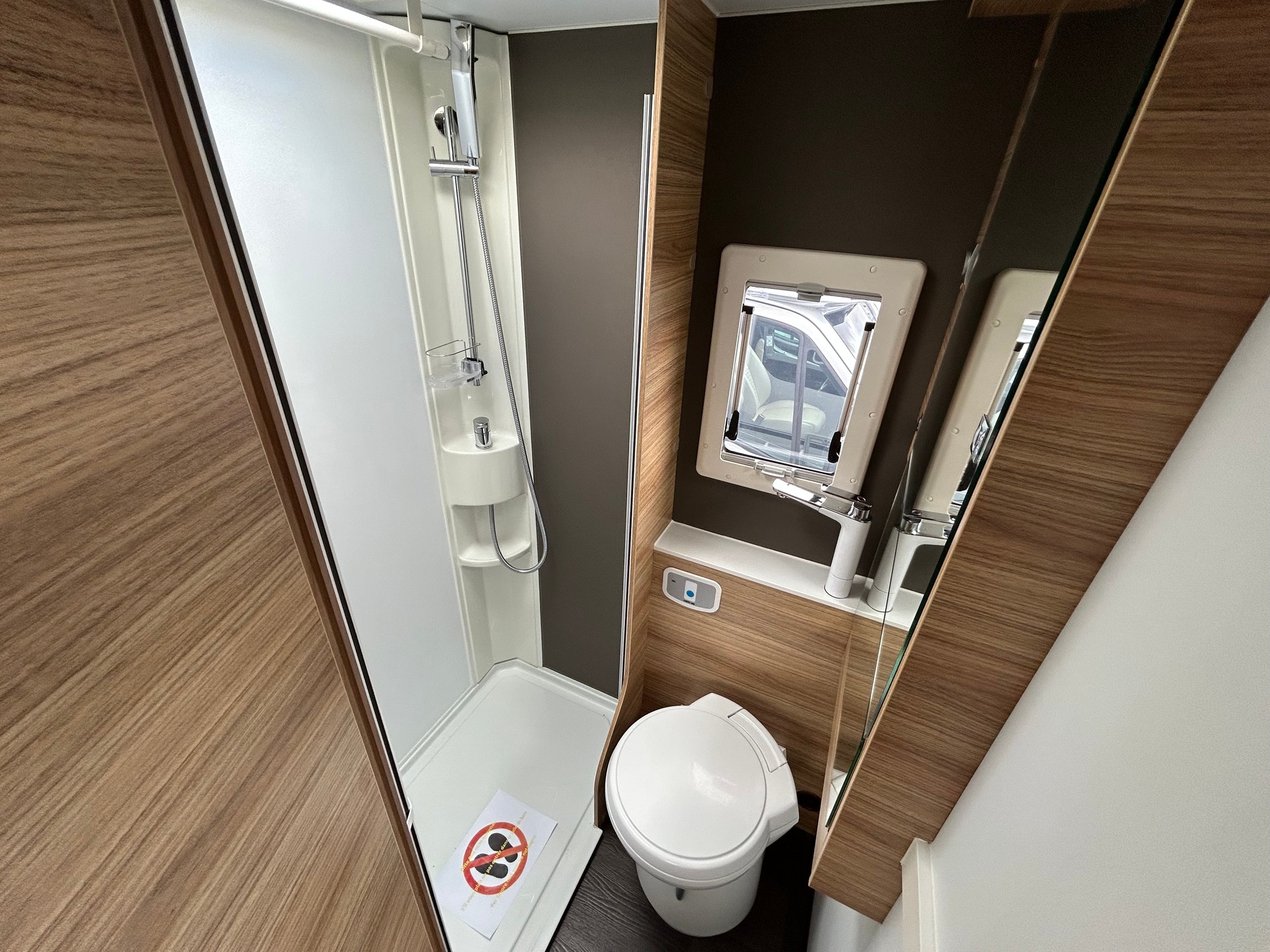 ADRIA SONIC Axess I 600 SL-image-24