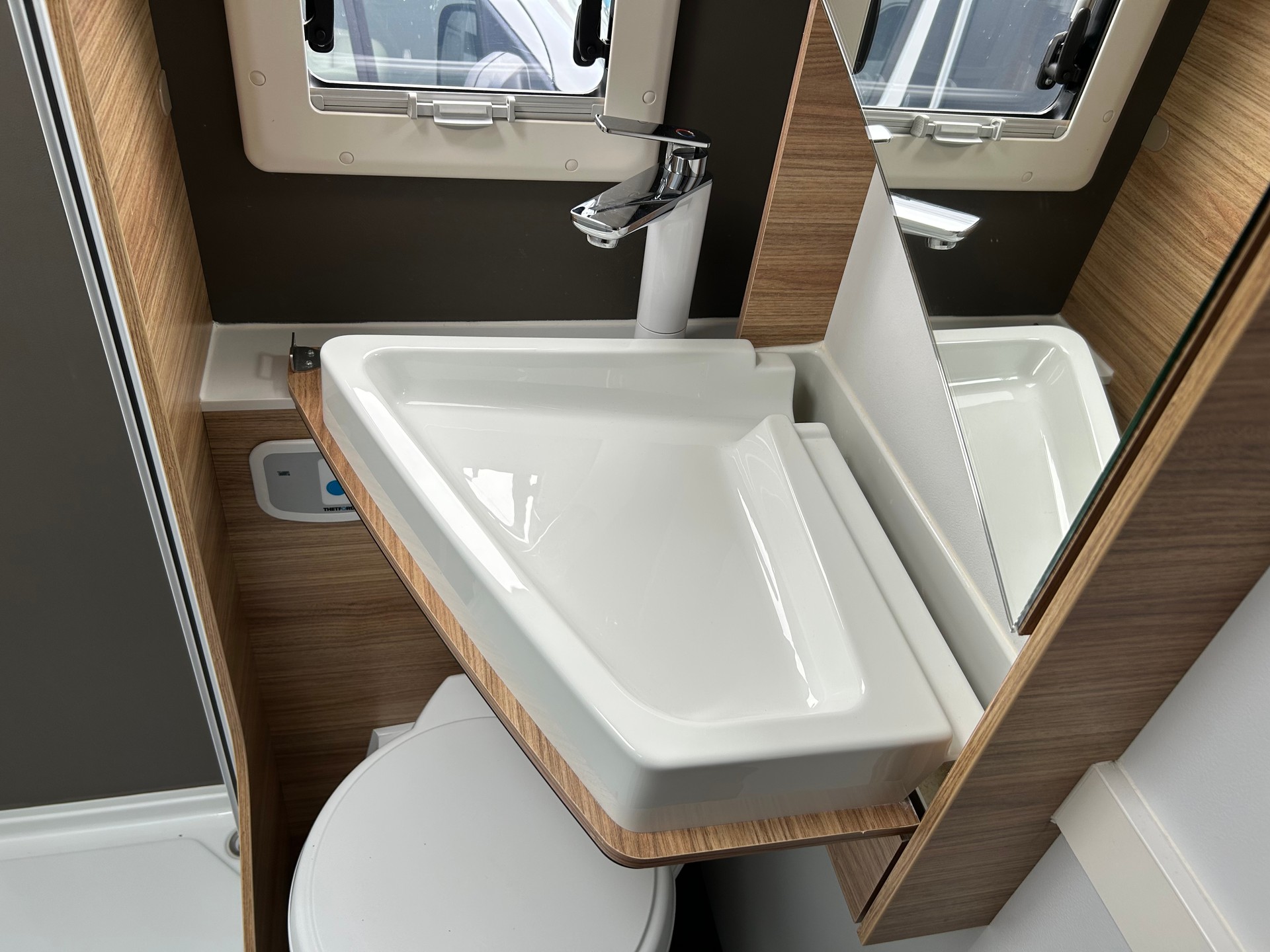 ADRIA SONIC Axess I 600 SL-image-25