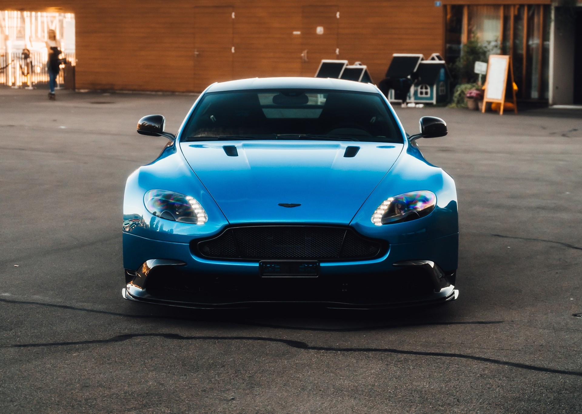 ASTON MARTIN V8 Vantage GT8-image-3