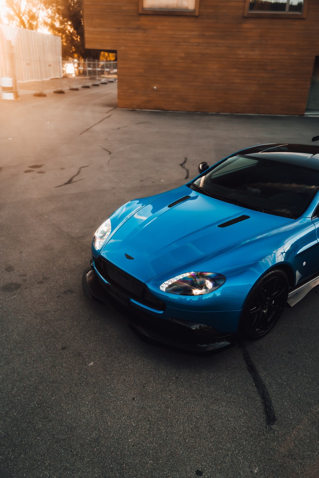 ASTON MARTIN V8 Vantage GT8-image-4