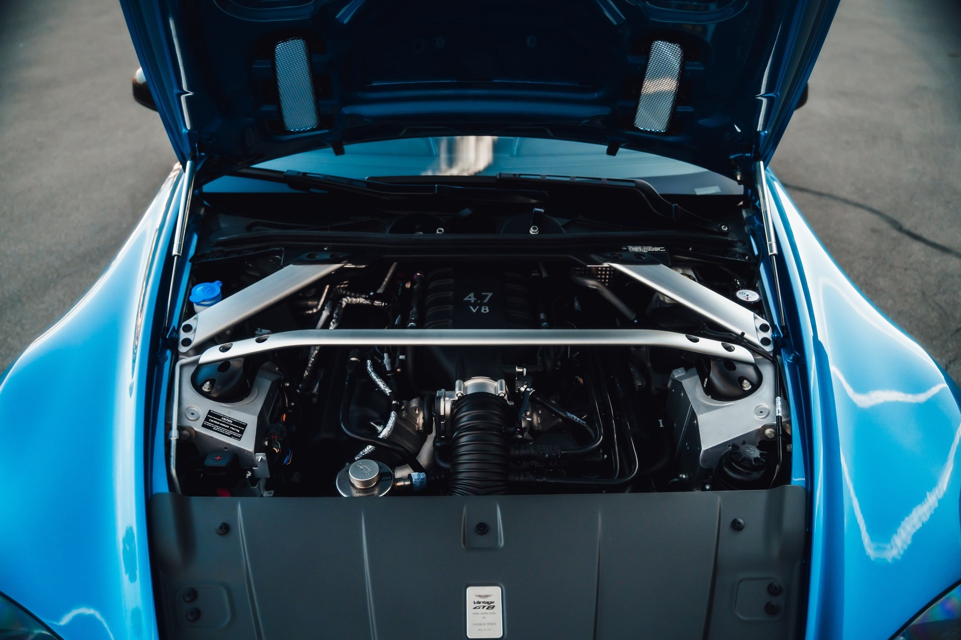 ASTON MARTIN V8 Vantage GT8-image-9