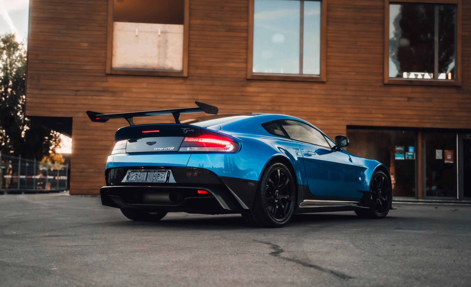 ASTON MARTIN V8 Vantage GT8