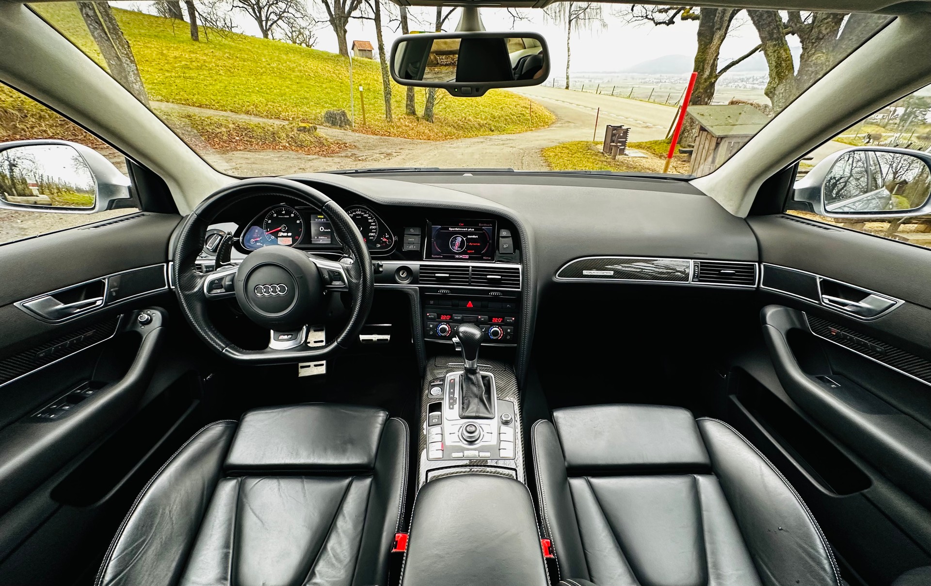 AUDI RS6 5.0 TFSI V10 quattro tiptronic-image-24