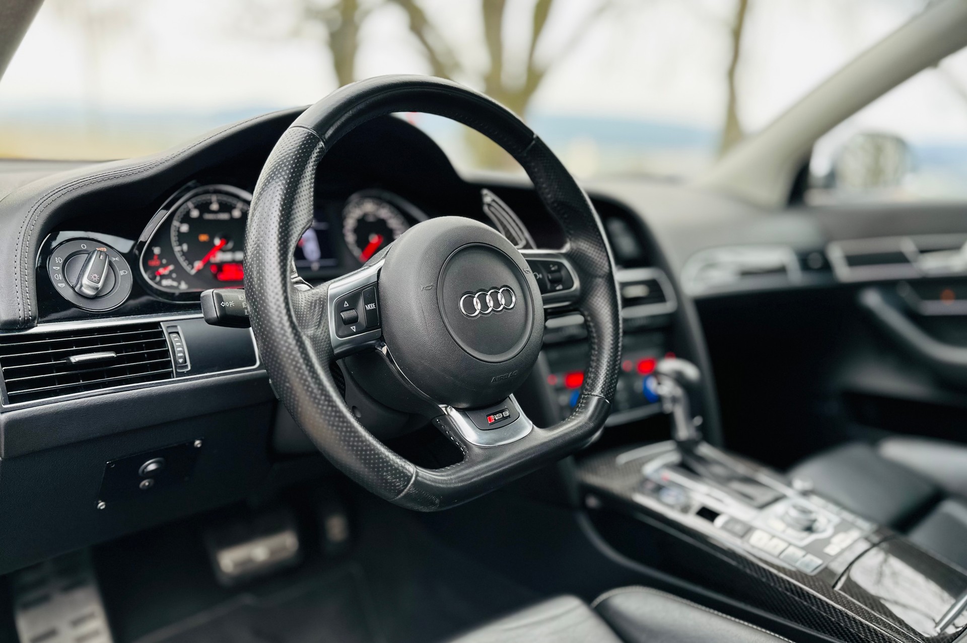AUDI RS6 5.0 TFSI V10 quattro tiptronic-image-21