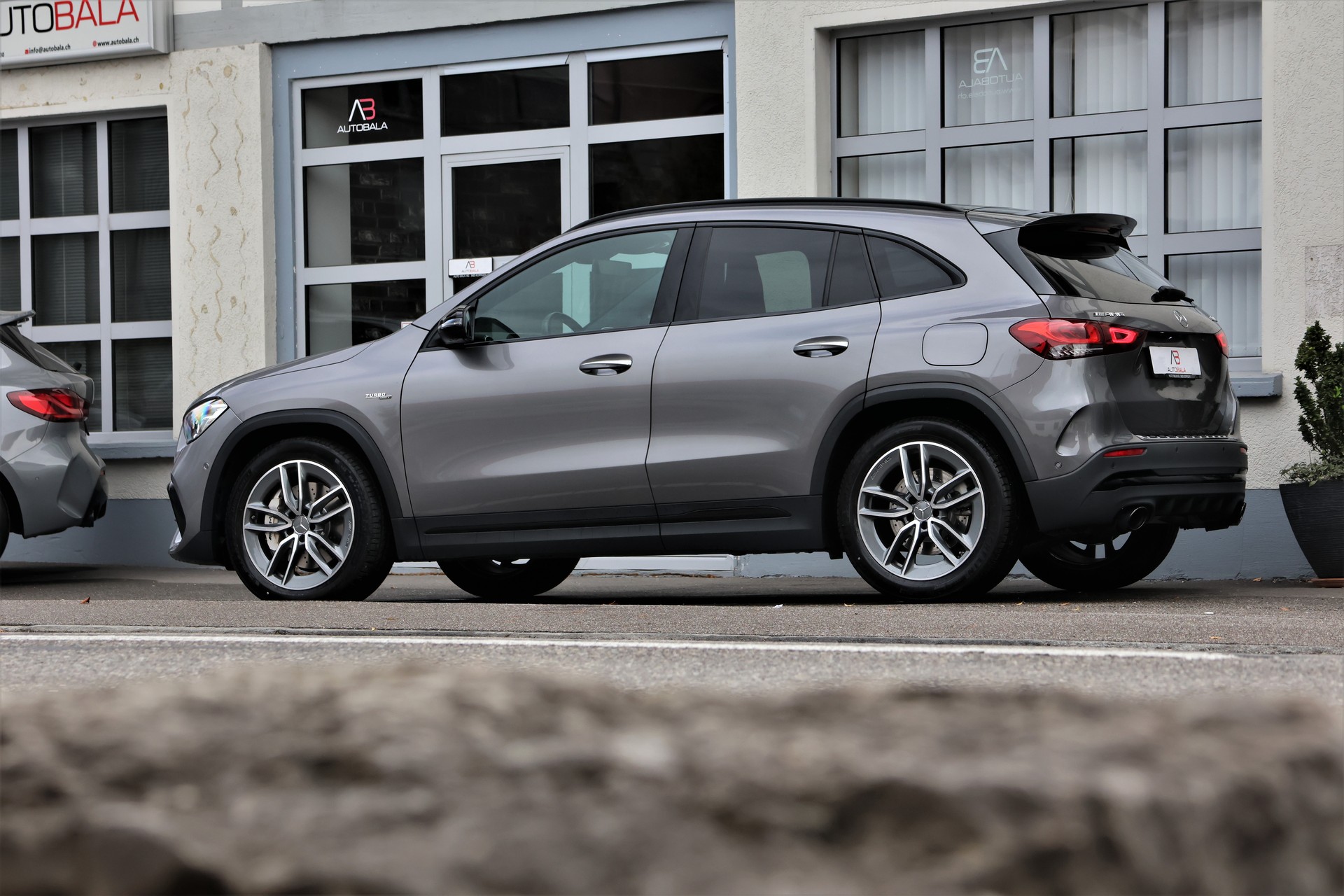 MERCEDES-BENZ GLA 35 AMG 4Matic 8G-Speedshift DCT (CH)-showroom-element-3