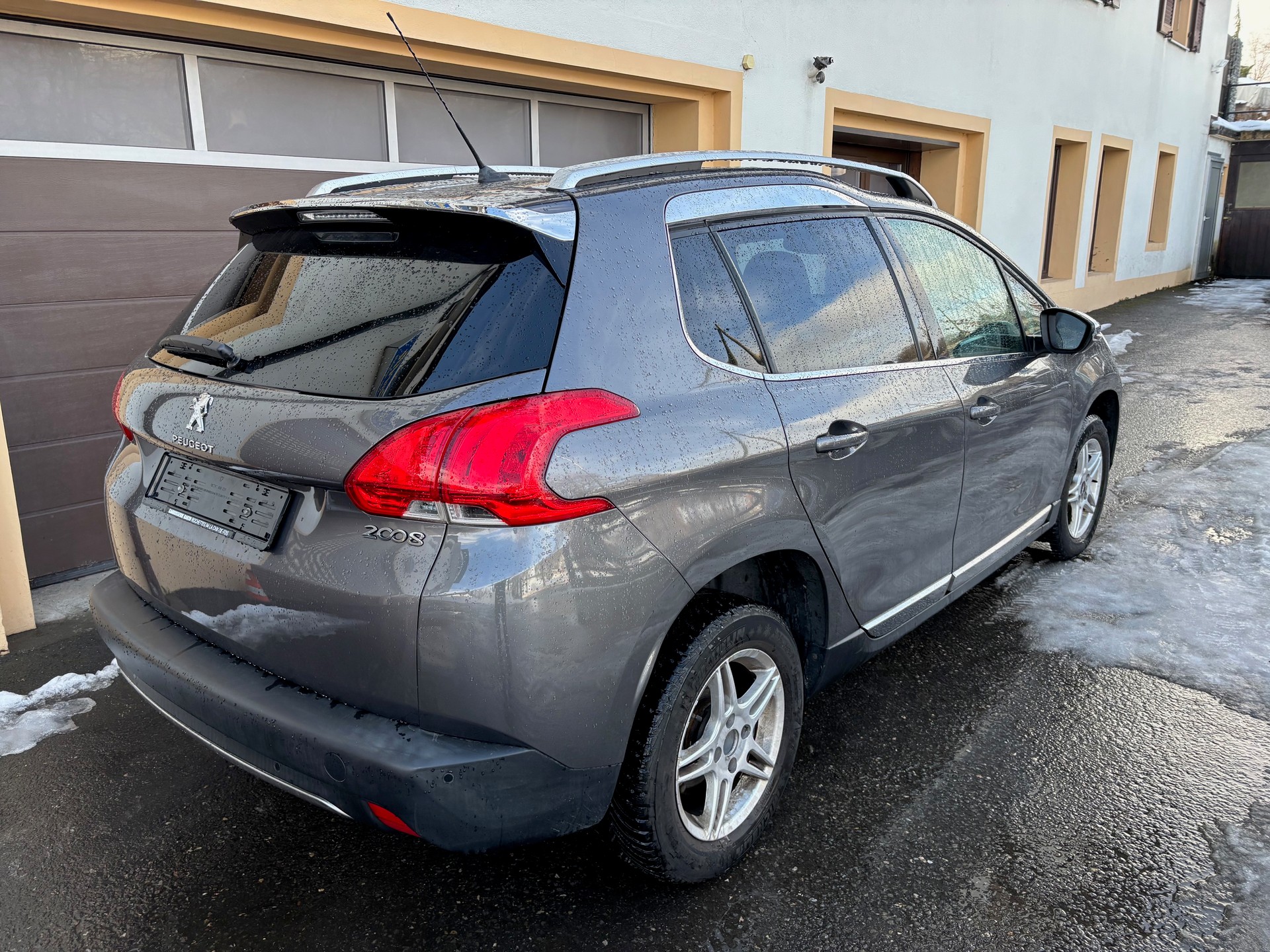 PEUGEOT 2008 1.6 VTI Allure Automatic-image-1